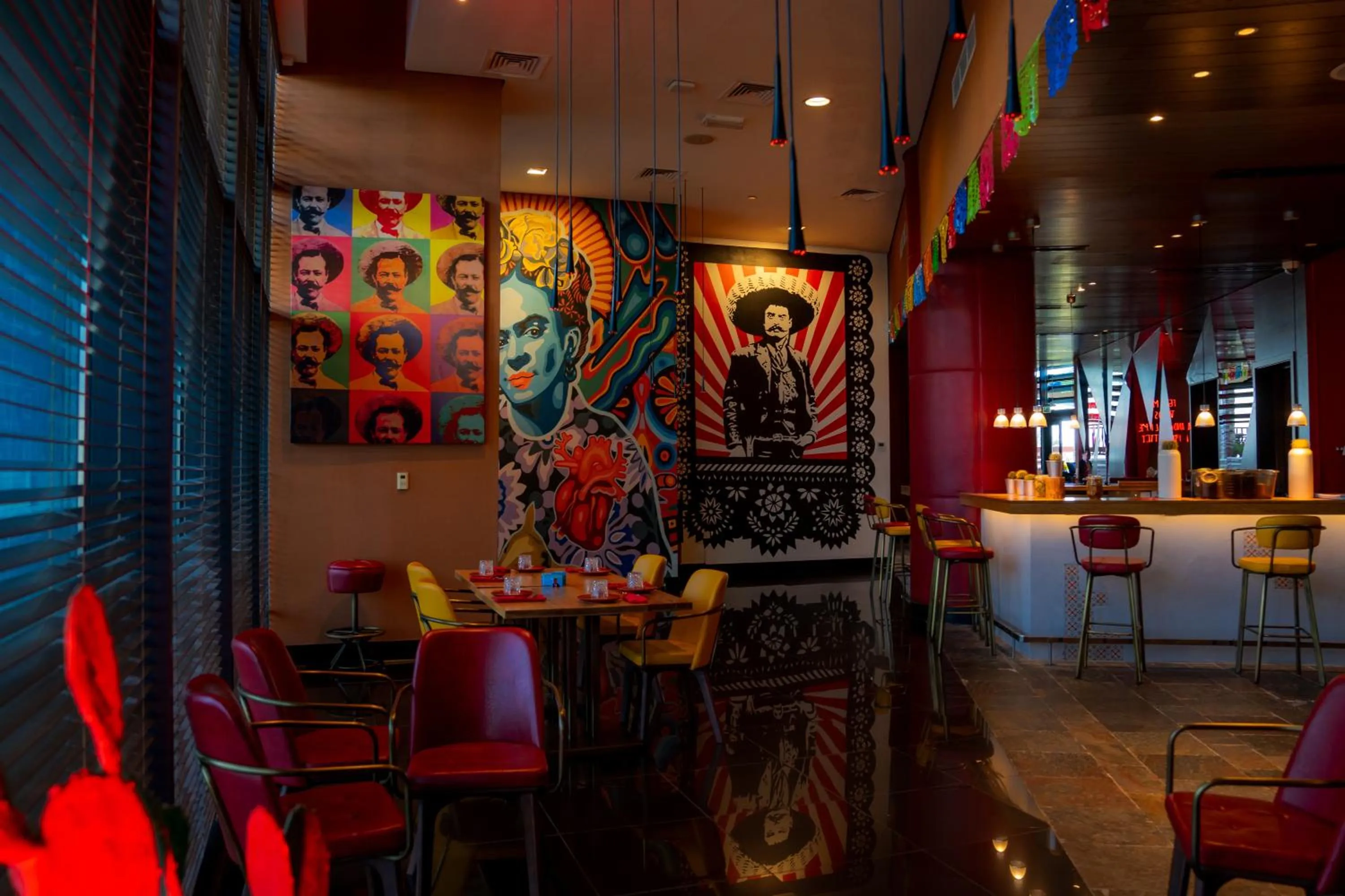 Restaurant/places to eat in Yas Plaza Mangroves by IHG