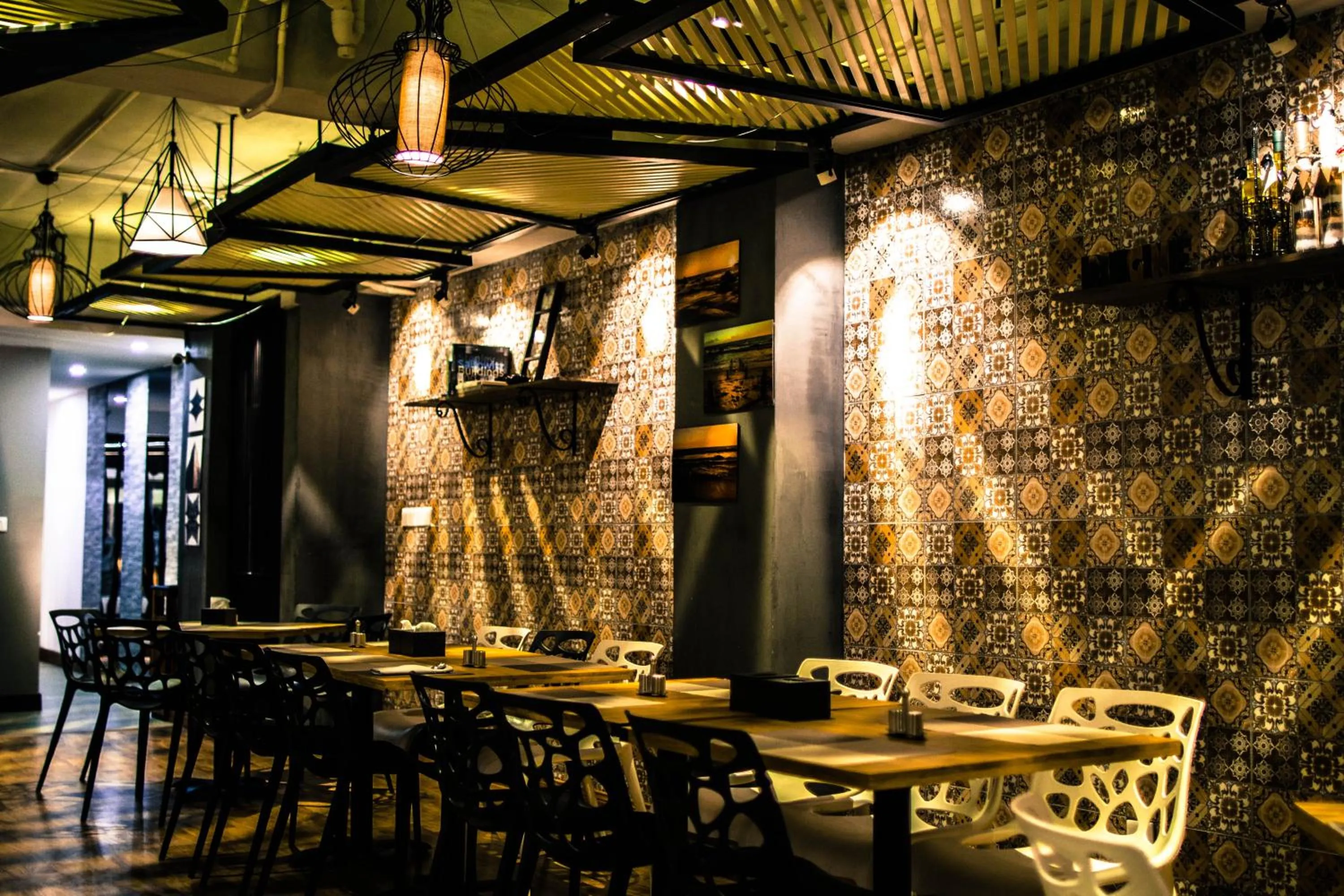 Restaurant/places to eat in Point Boutique Hotel