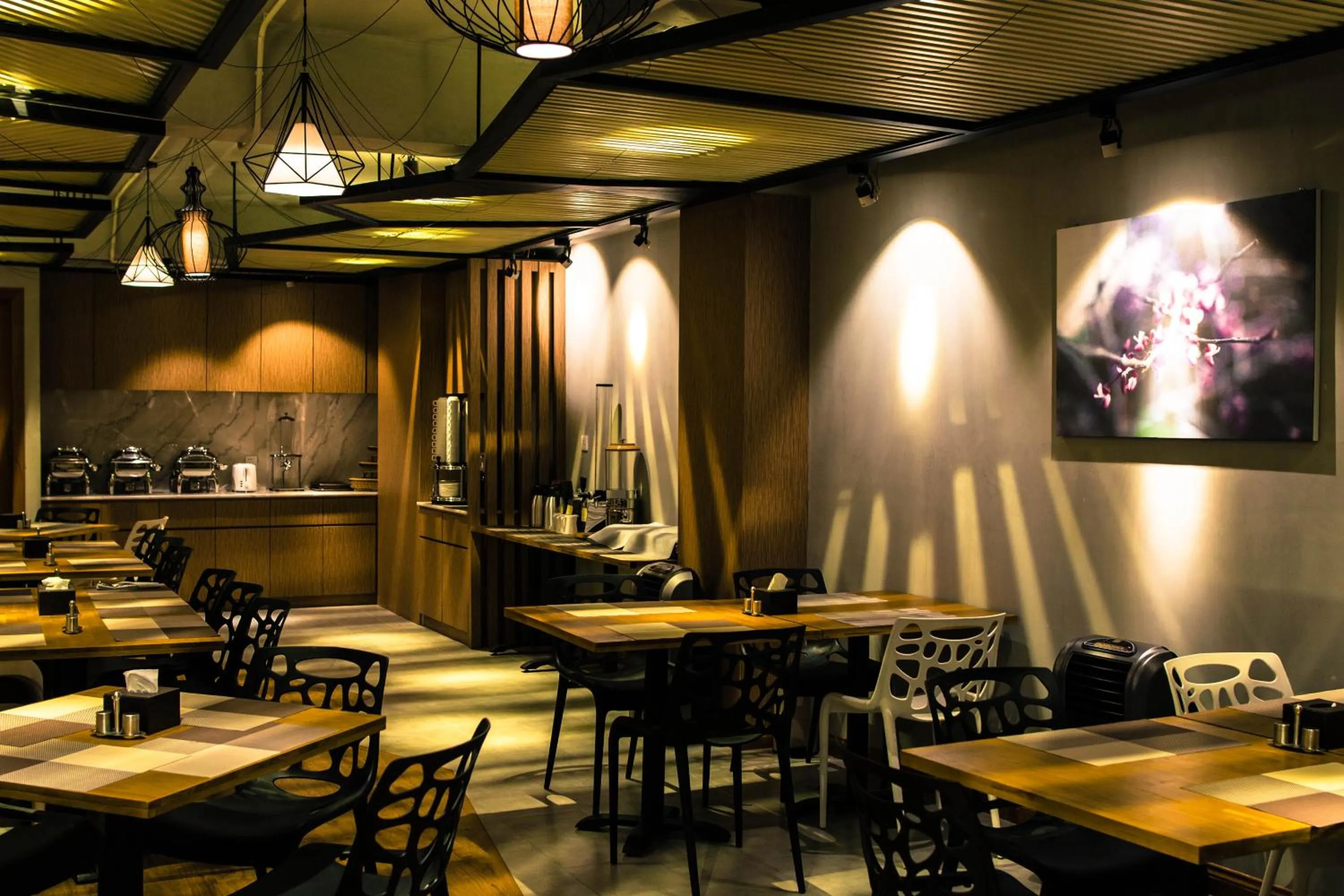 Restaurant/places to eat in Point Boutique Hotel