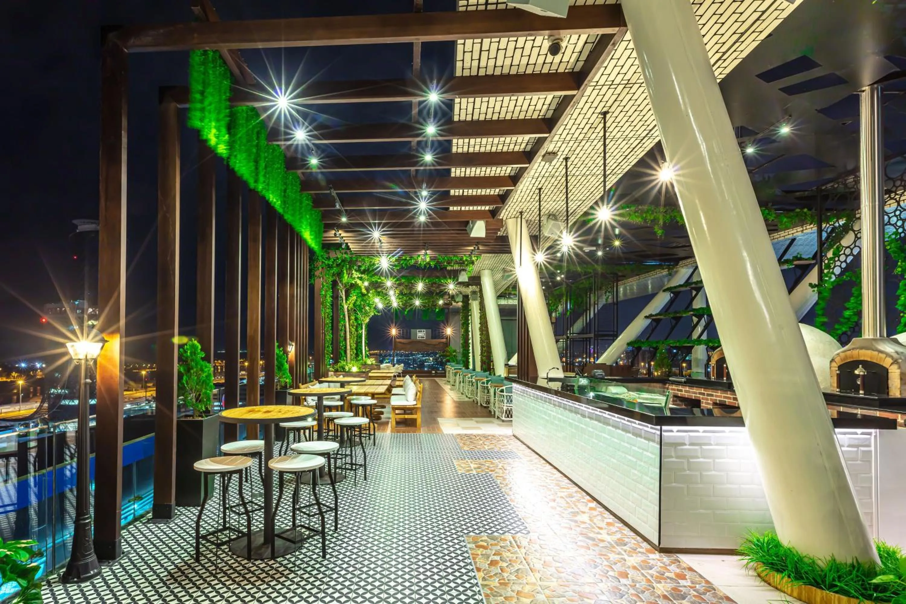 Lounge or bar in Aloft Abu Dhabi