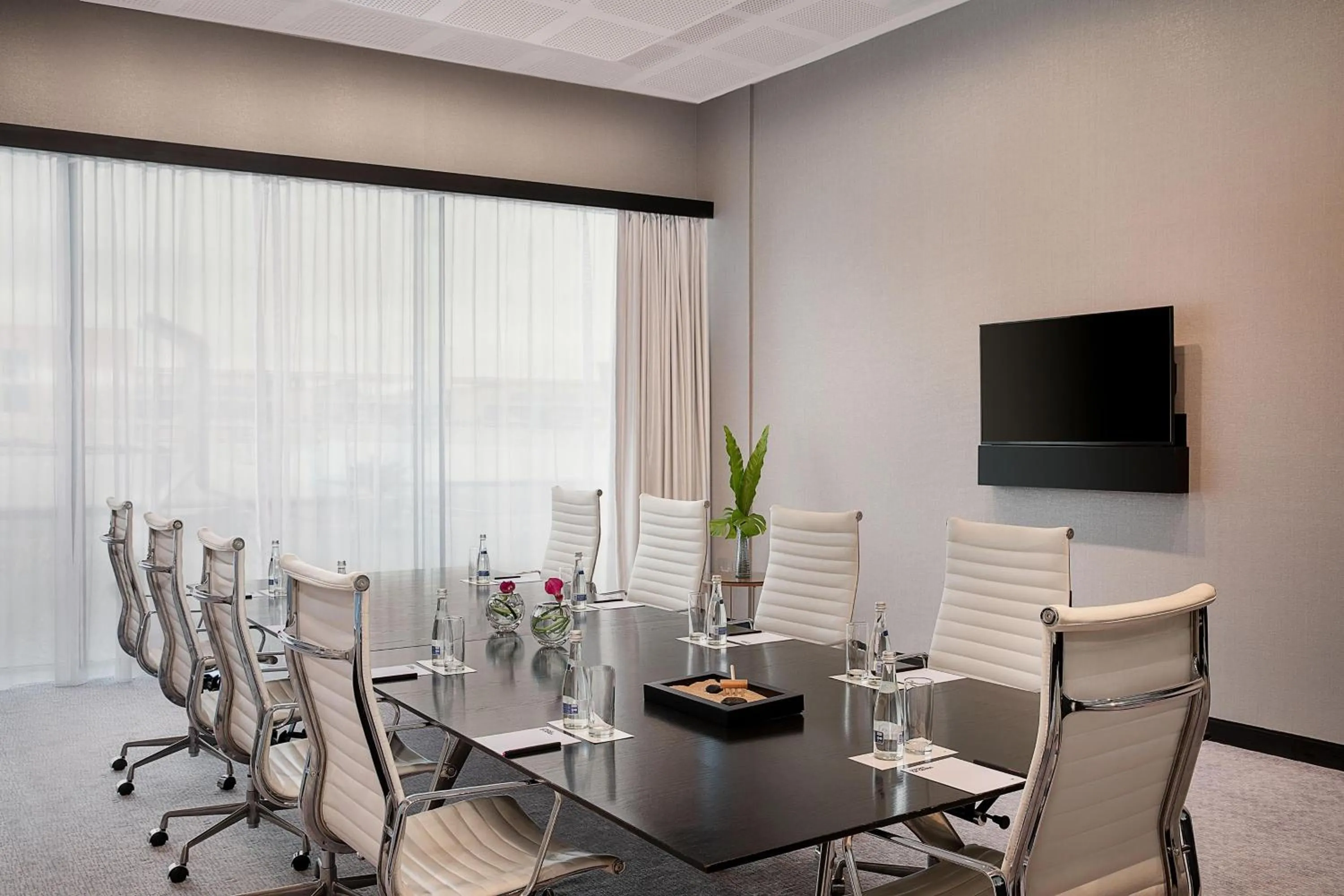 Meeting/conference room in W Abu Dhabi - Yas Island