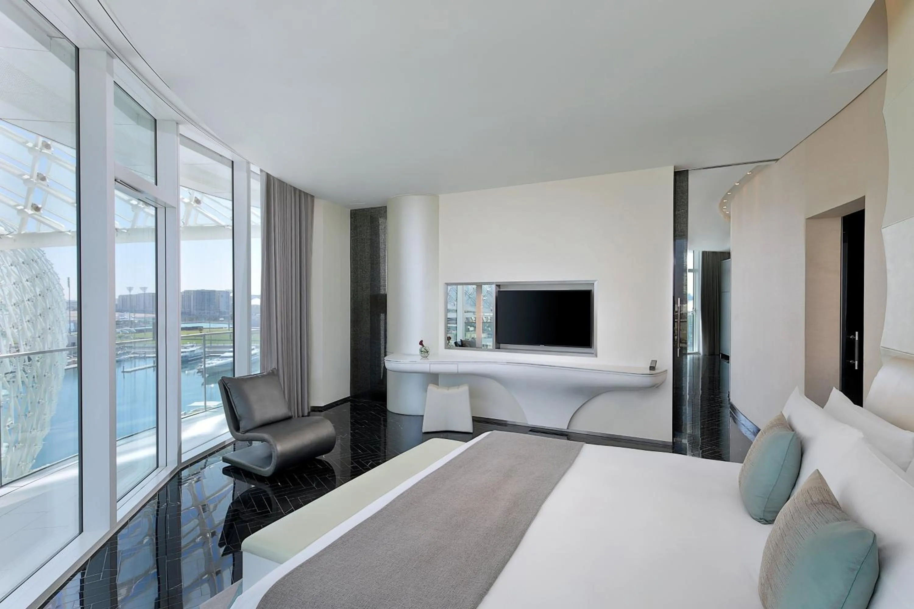 Bedroom, Bed in W Abu Dhabi - Yas Island