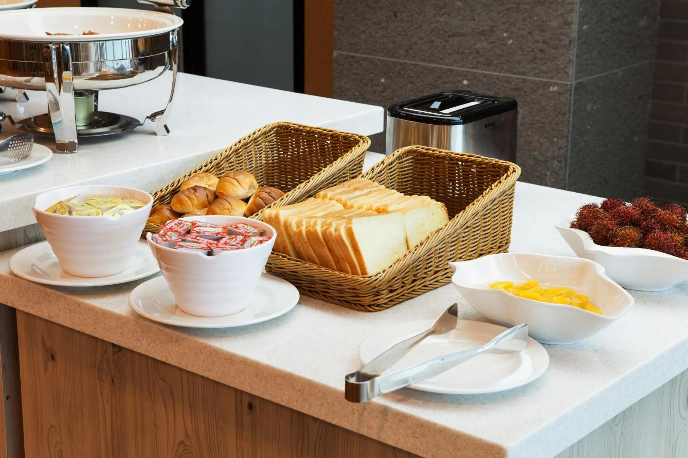 Restaurant/places to eat in YOUUS Hotel