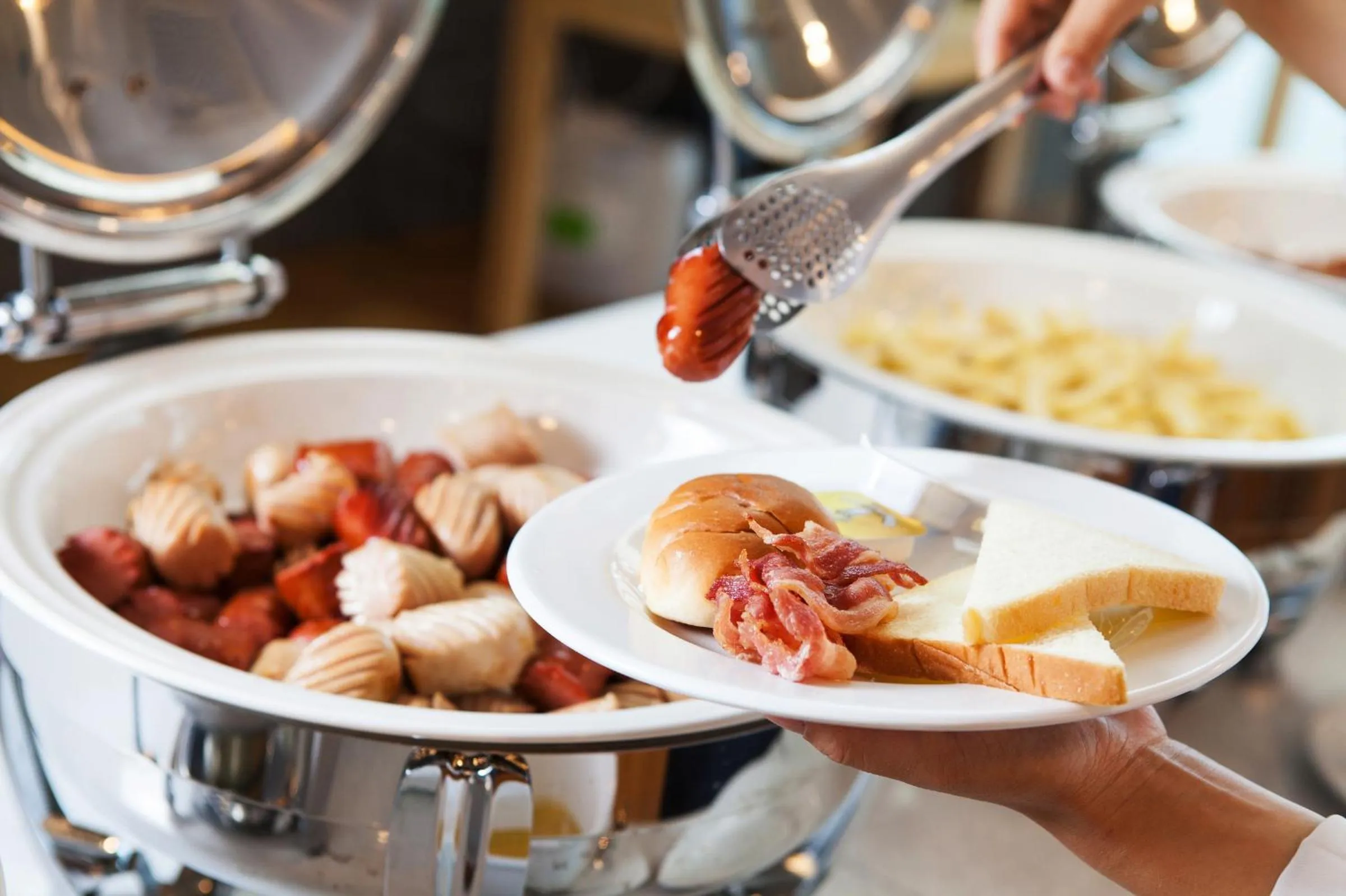 Restaurant/places to eat in YOUUS Hotel