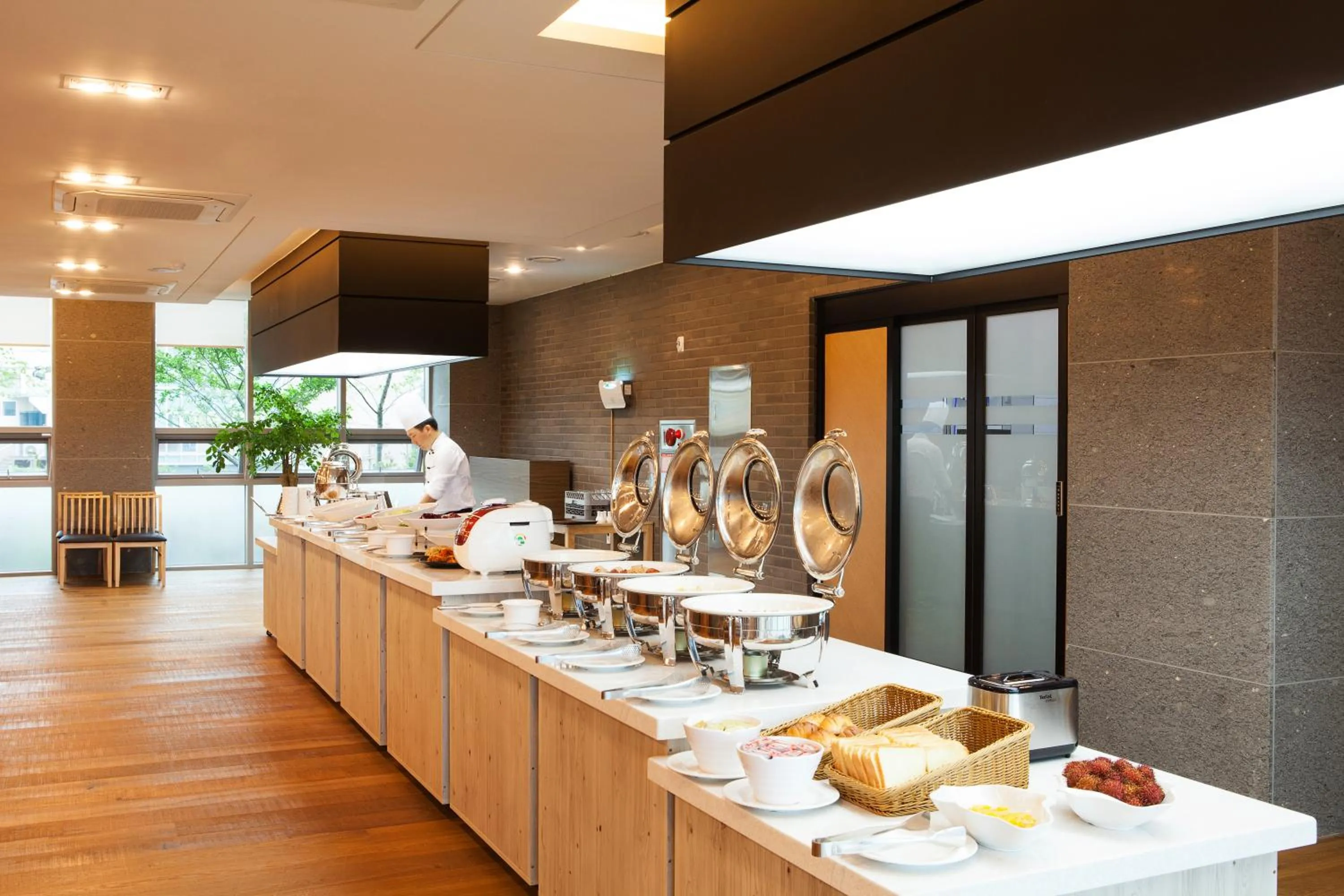 Restaurant/places to eat in YOUUS Hotel