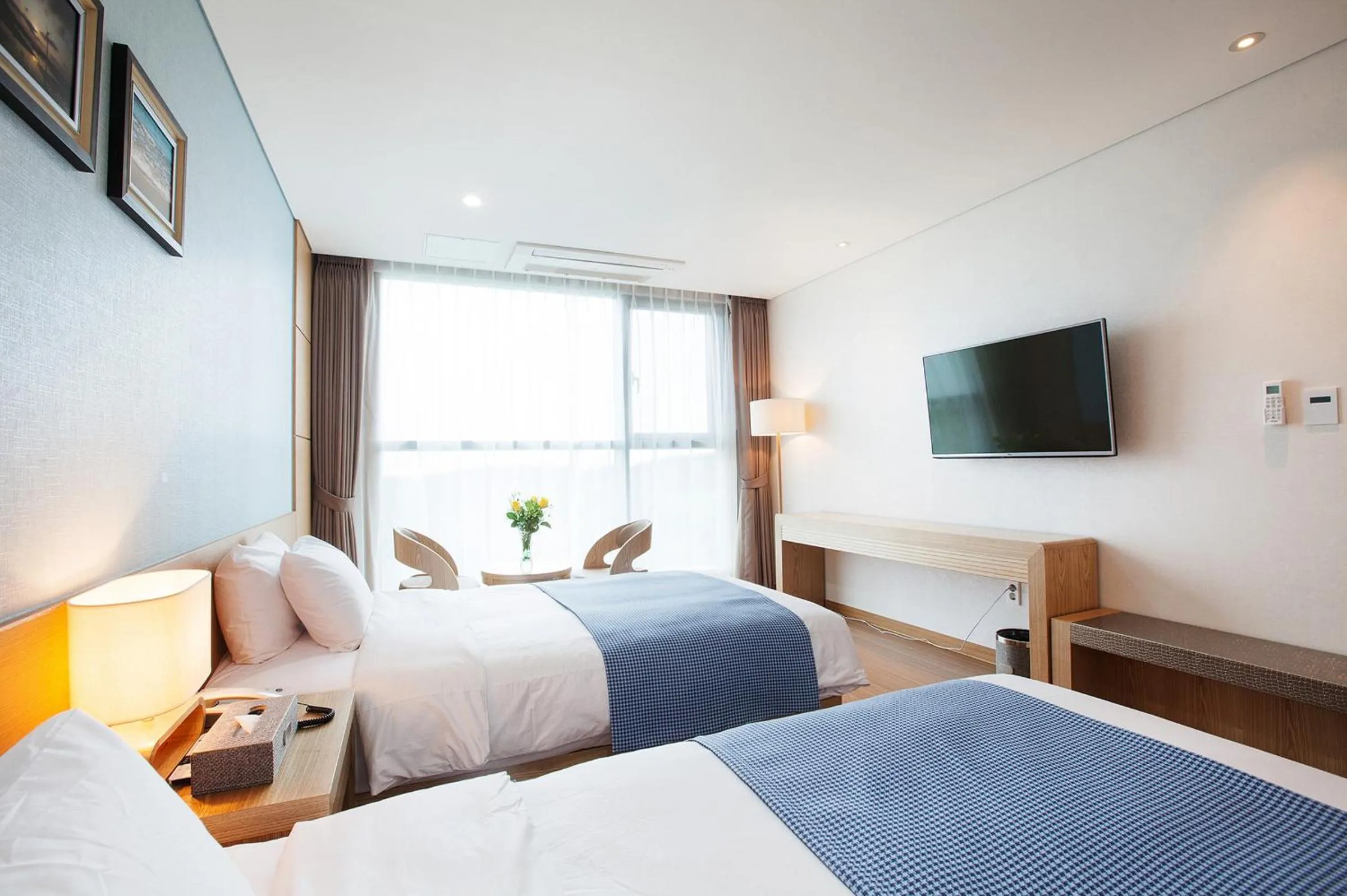 Bedroom, Bed in YOUUS Hotel