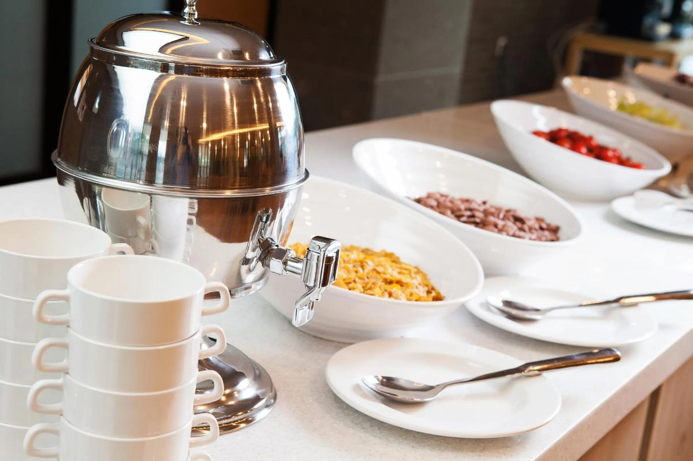 Restaurant/places to eat in YOUUS Hotel