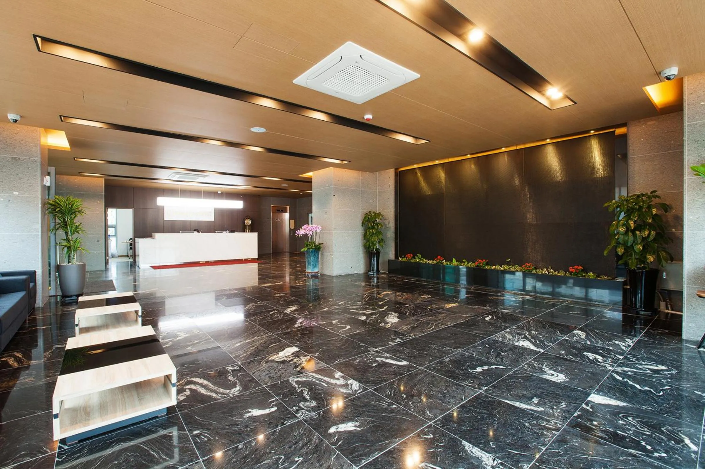 Communal lounge/ TV room in YOUUS Hotel