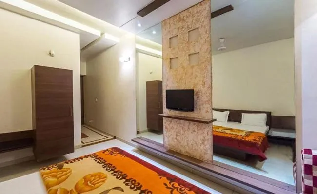 Bed in Hotel Rajmandir