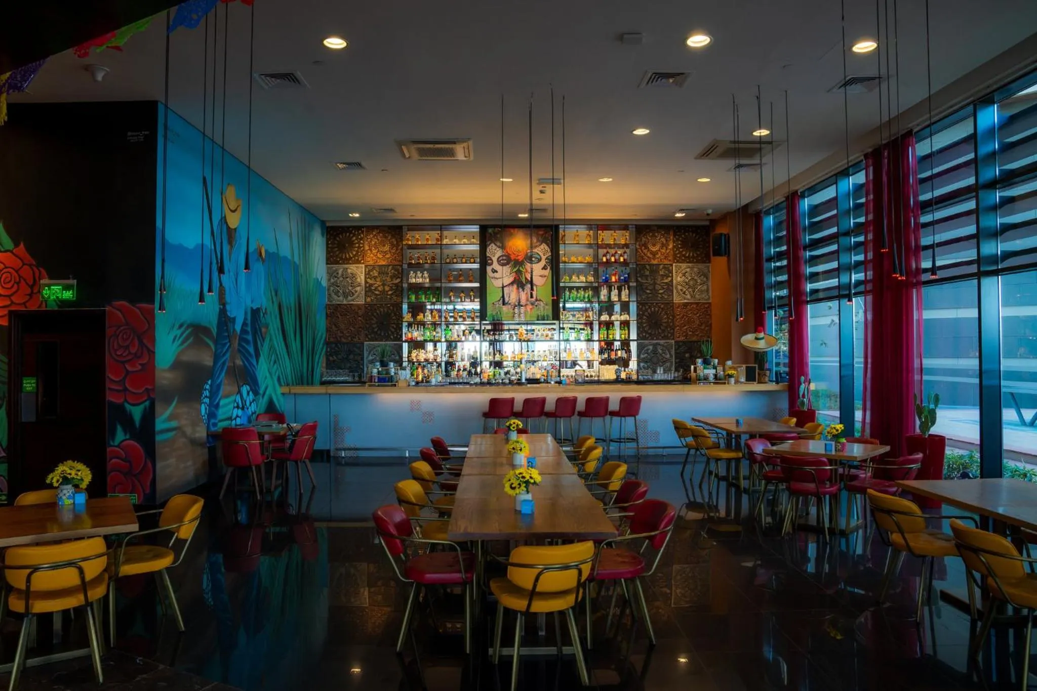 Restaurant/places to eat in Yas Plaza Bay by IHG