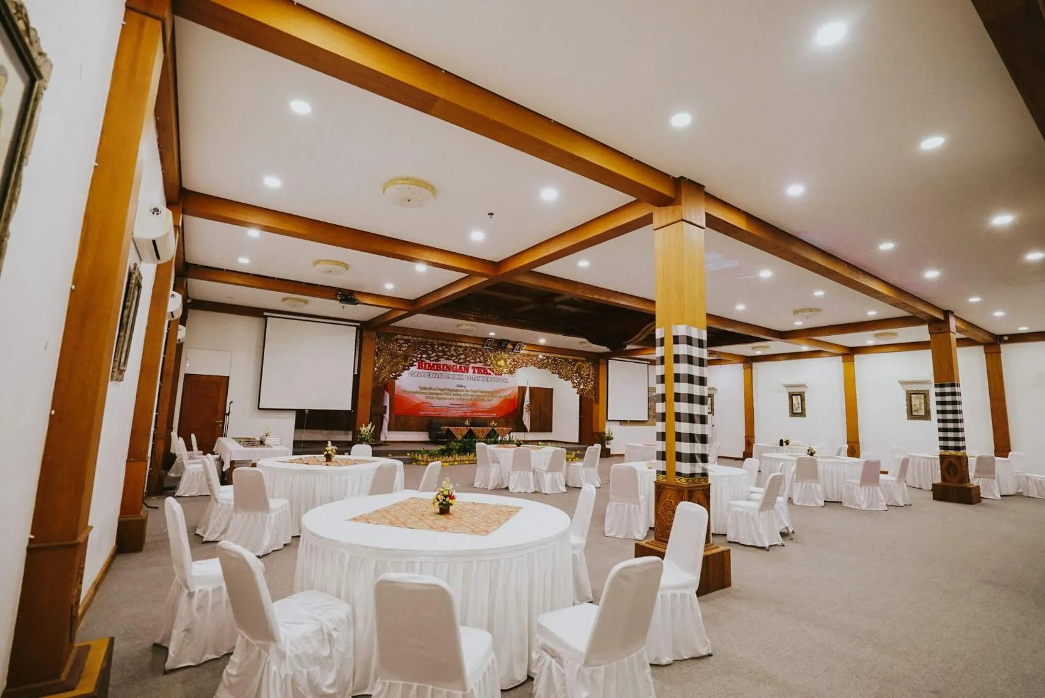 Meeting/conference room in Royal Casa Ganesha