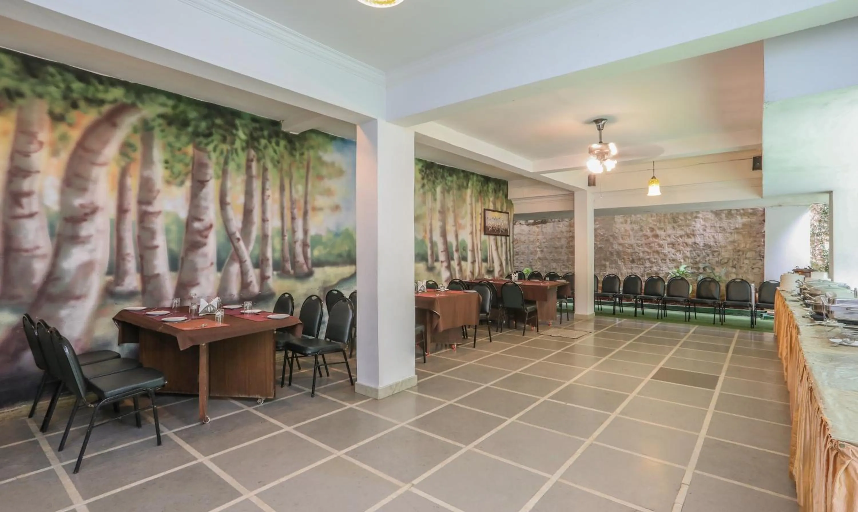 Restaurant/places to eat in Treebo Komfort Suites, 3 Km From Mysore Palace