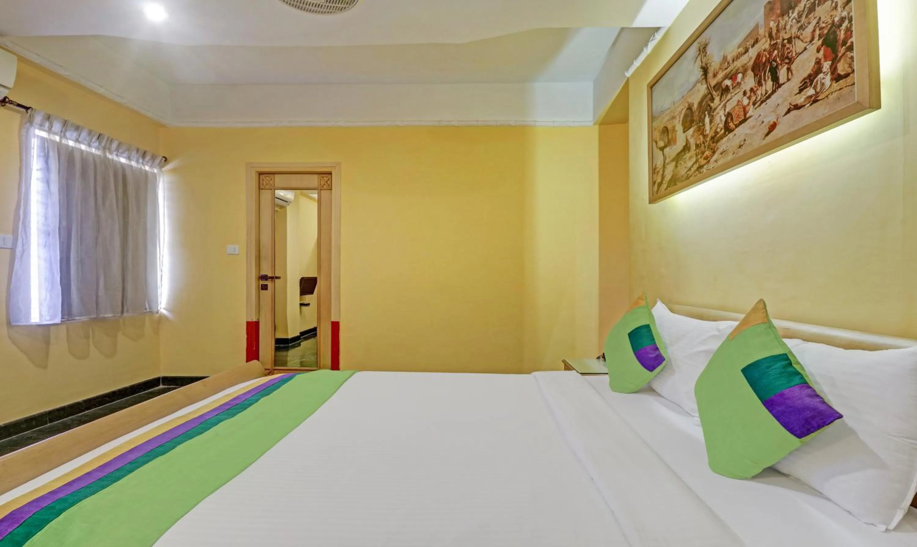 Bedroom, Bed in Treebo Komfort Suites, 3 Km From Mysore Palace