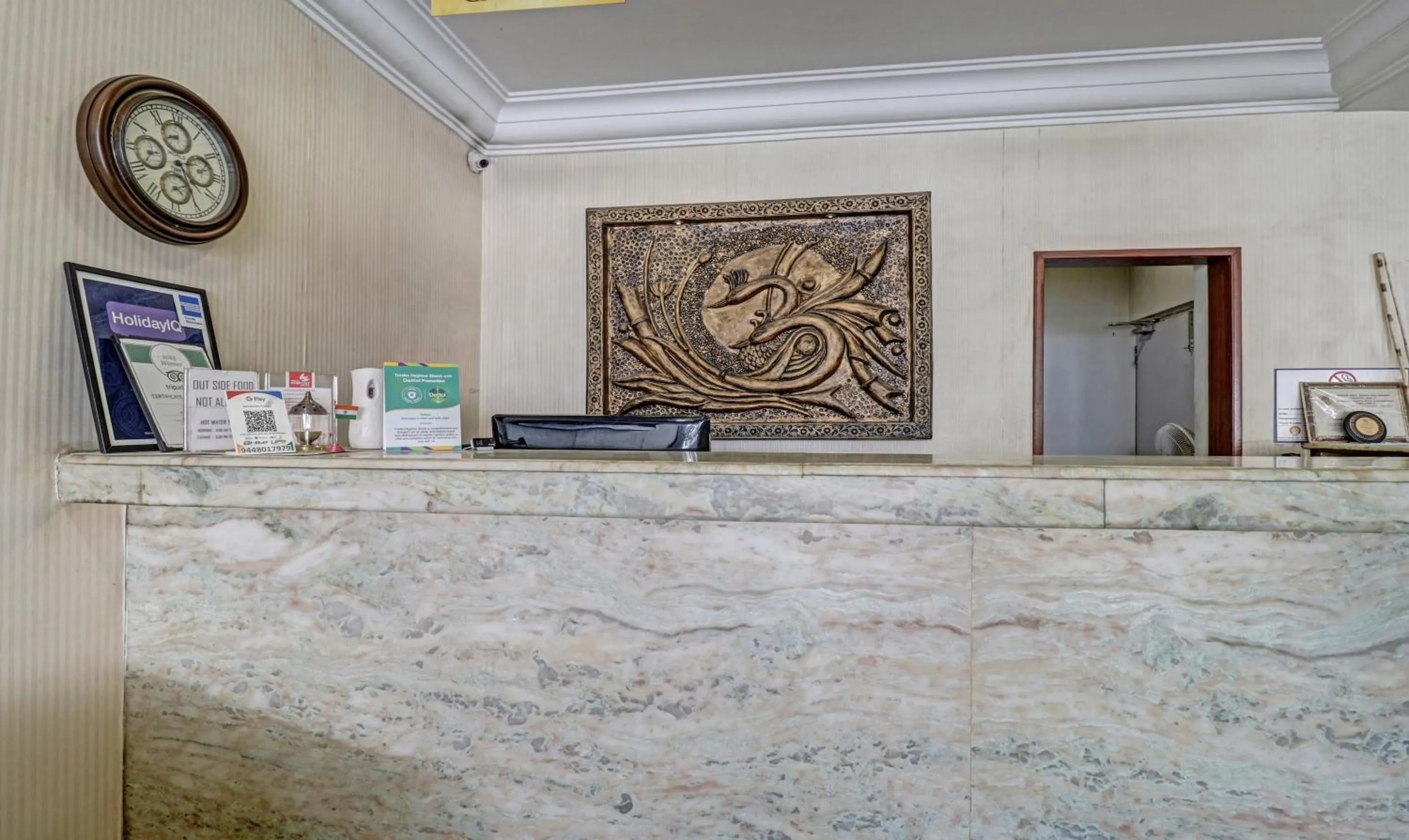 Lobby or reception in Treebo Komfort Suites, 3 Km From Mysore Palace