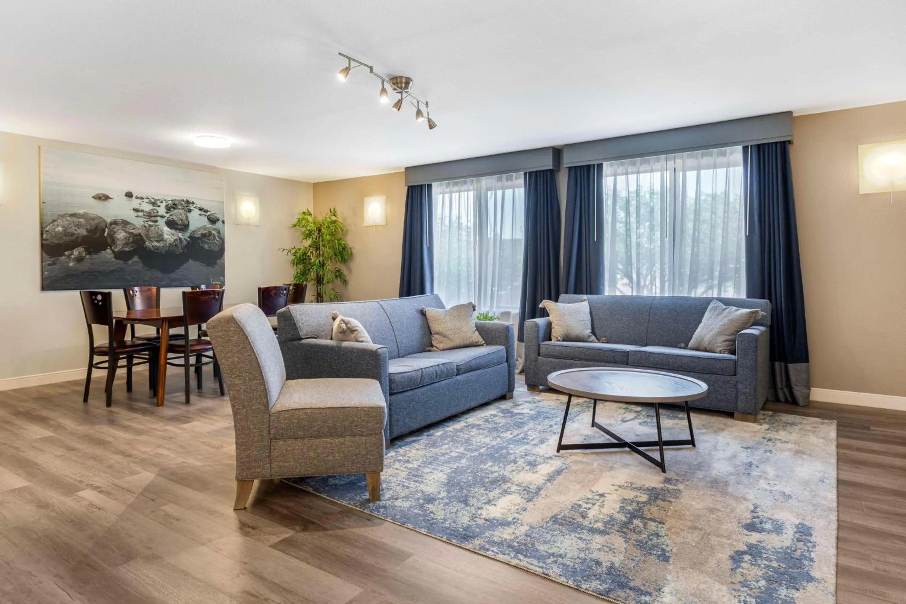 Photo of the whole room in Best Western Plus Lewisville Flower Mound