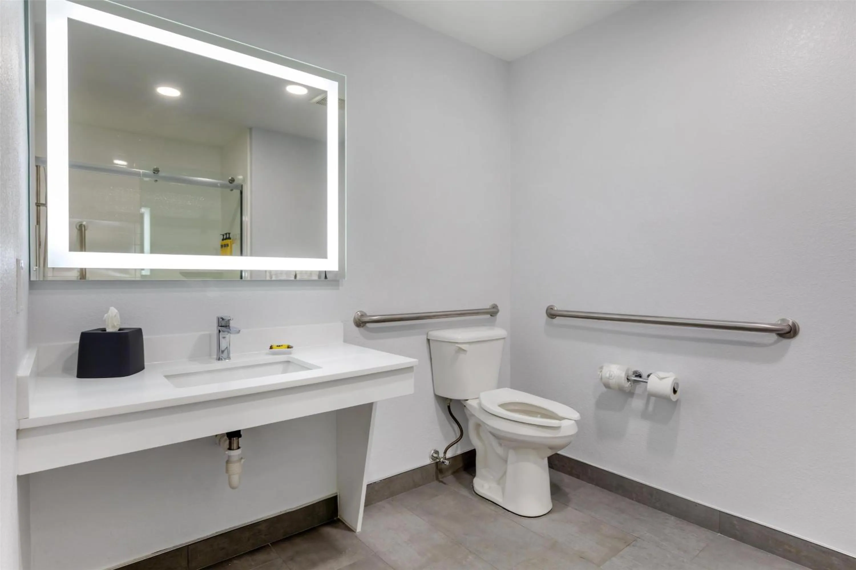 Bathroom in Best Western Plus Lewisville Flower Mound