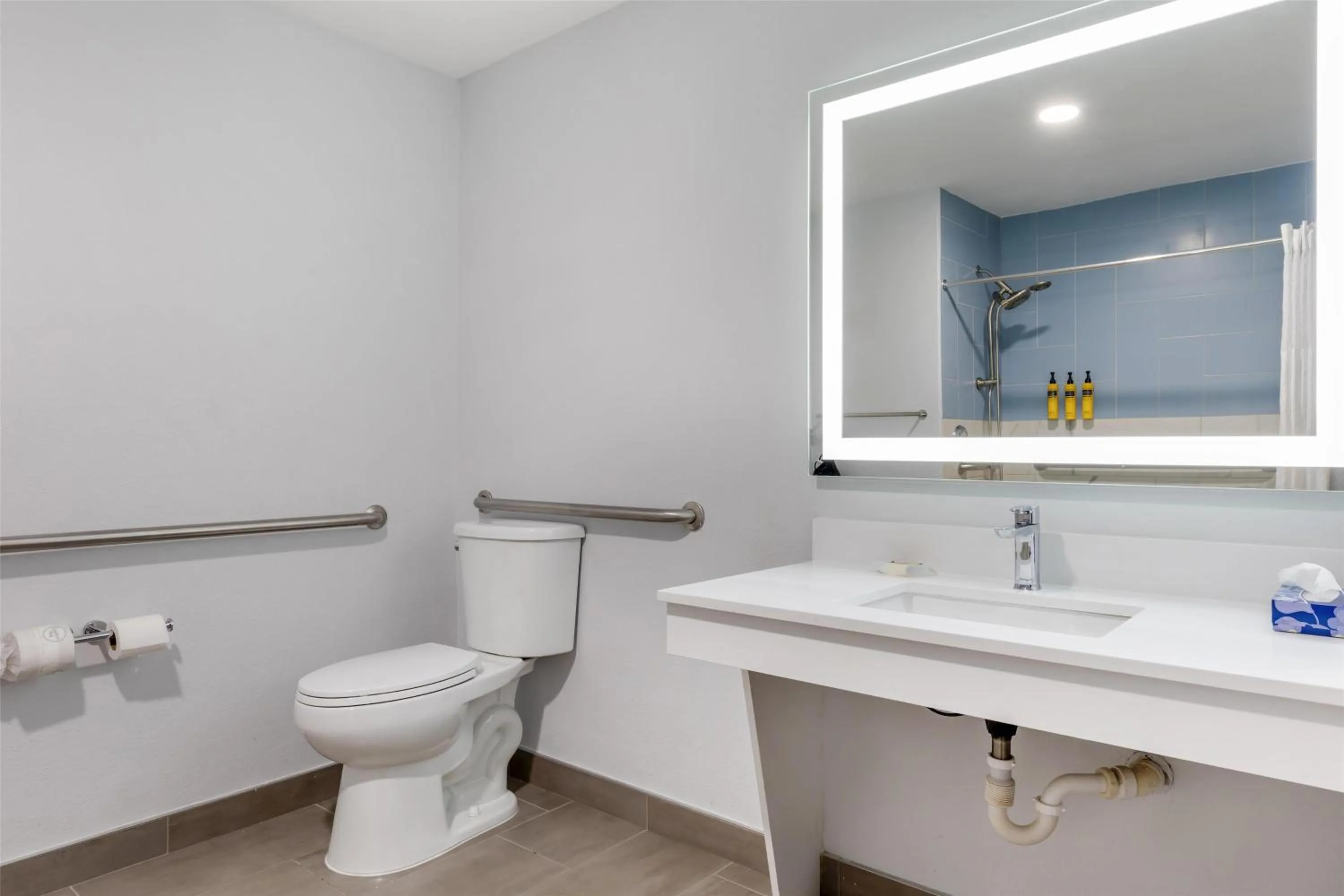 Bathroom in Best Western Plus Lewisville Flower Mound