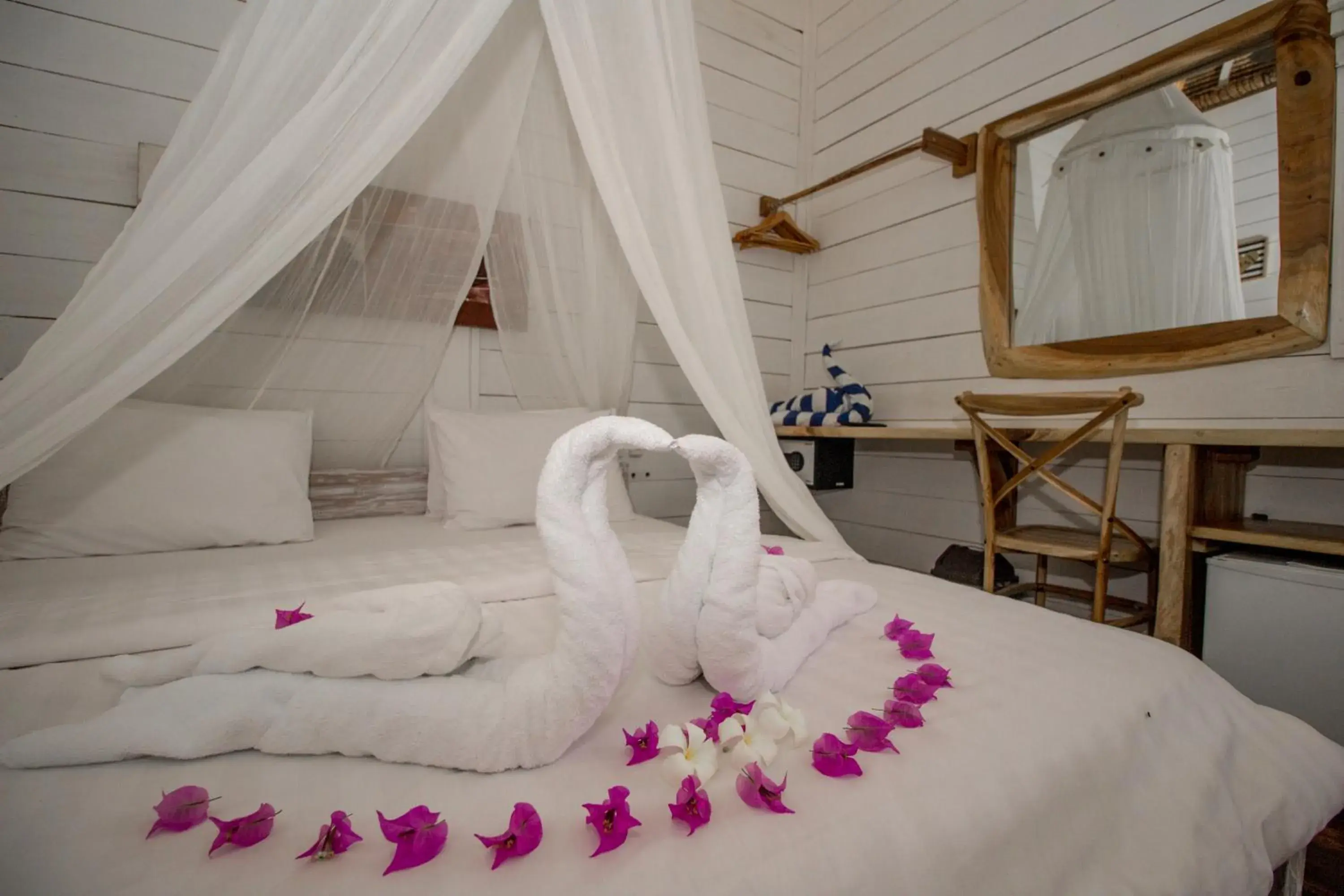 Deluxe King Room in Gili Breeze Tropical Bungalows Deluxe King Room in Gili Breeze Tropical Bungalows