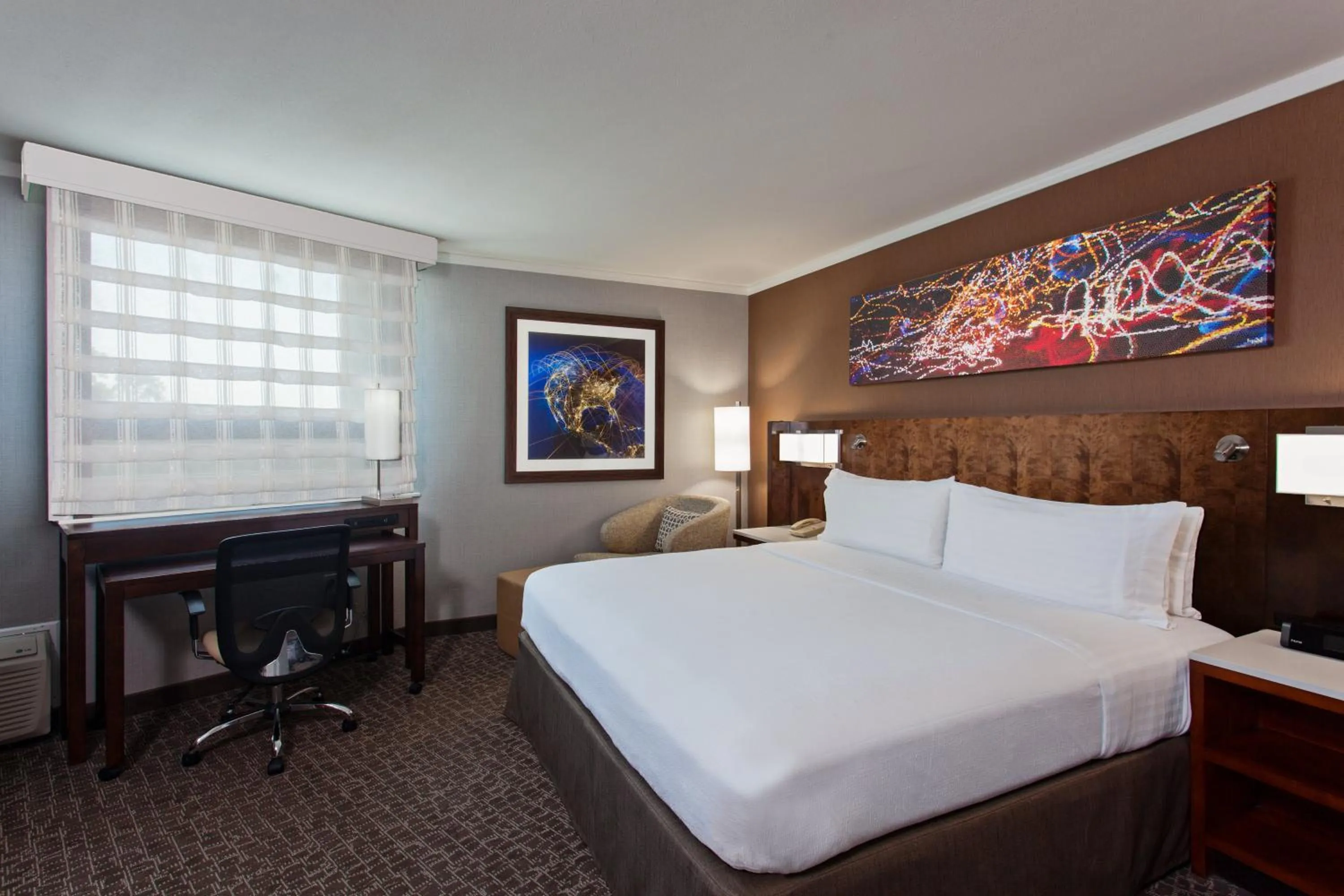 Photo of the whole room, Bed in Holiday Inn Long Beach - Airport by IHG