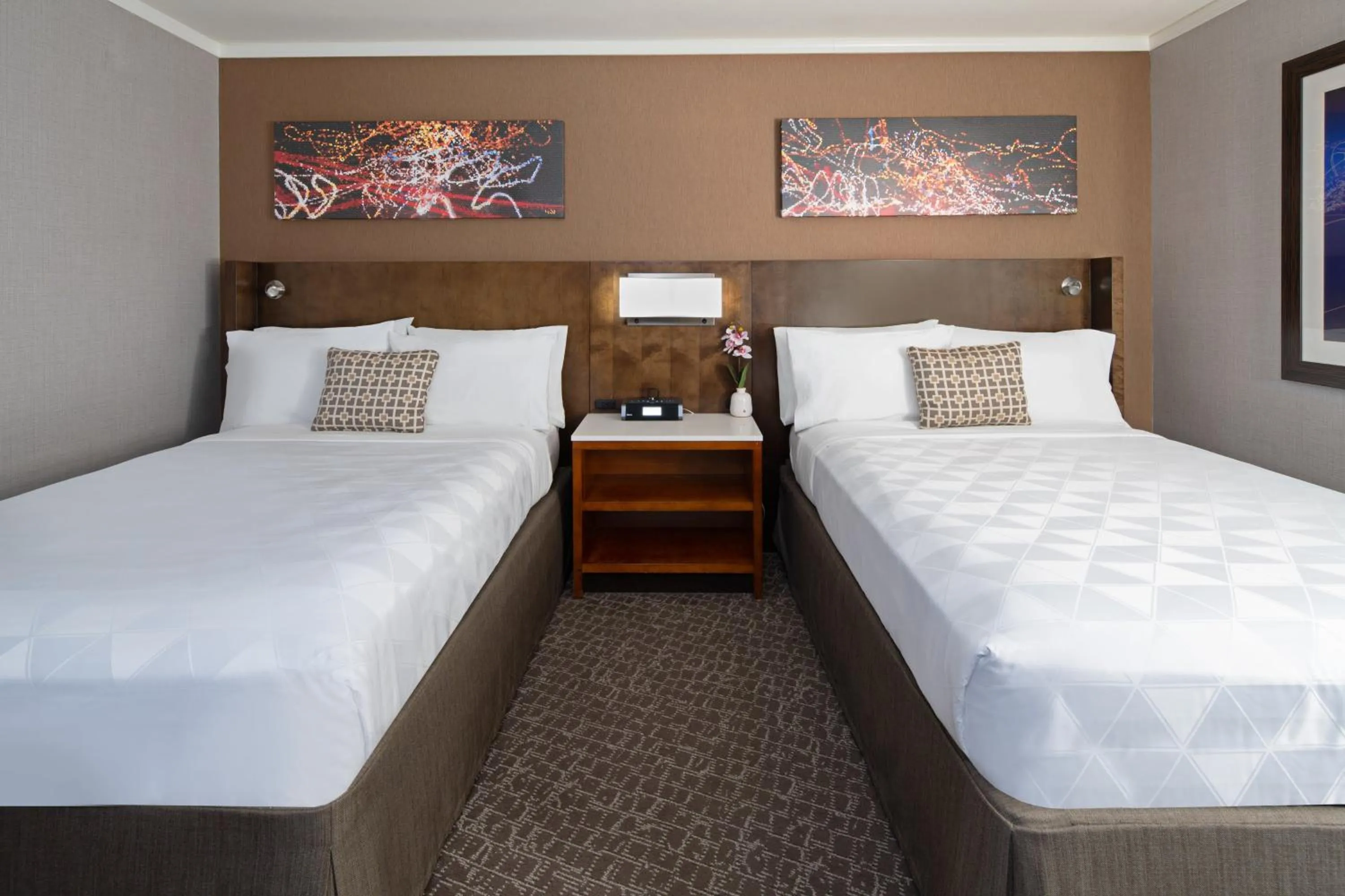 Photo of the whole room, Bed in Holiday Inn Long Beach - Airport by IHG