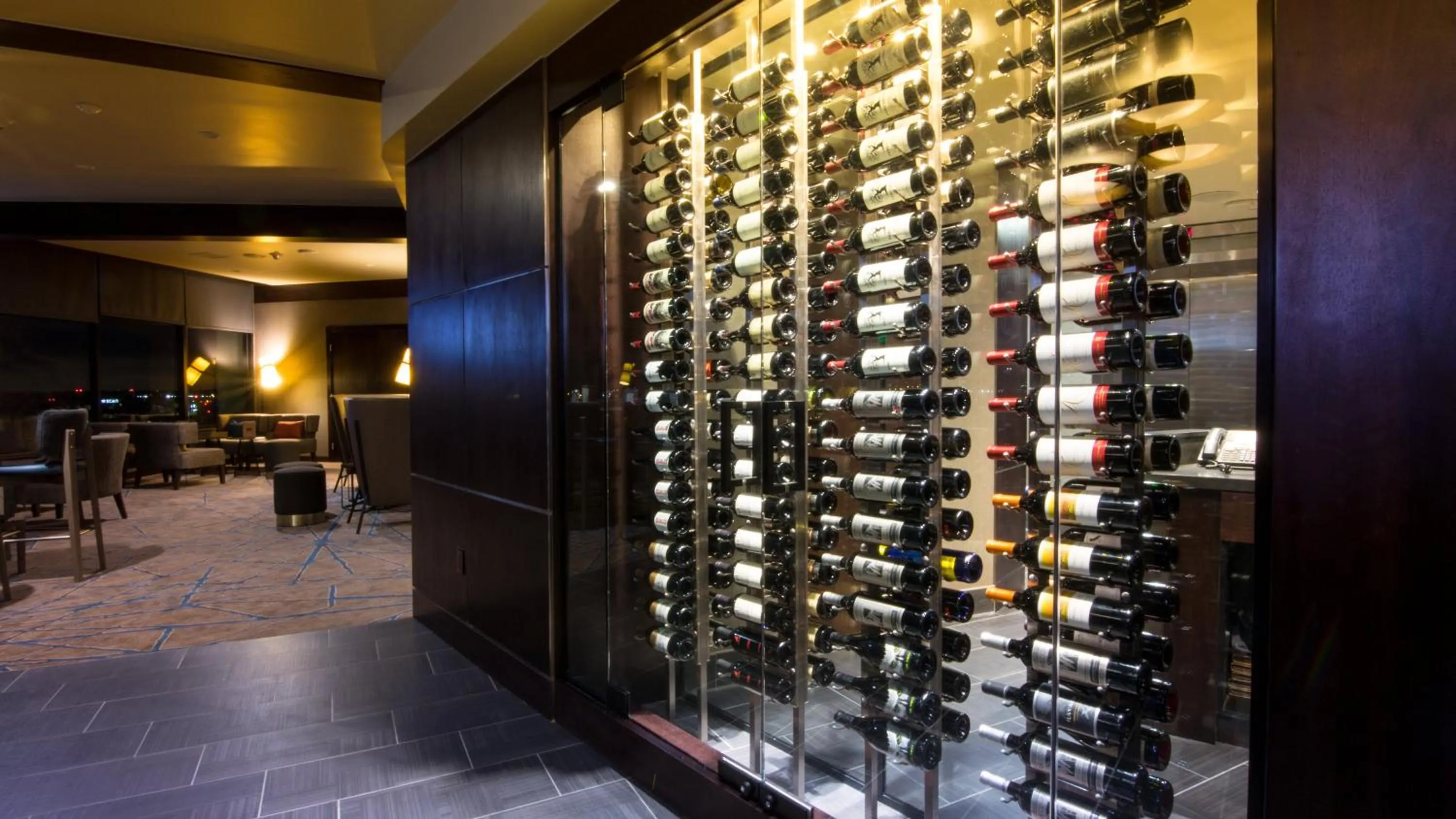 Restaurant/places to eat in Holiday Inn Long Beach - Airport by IHG