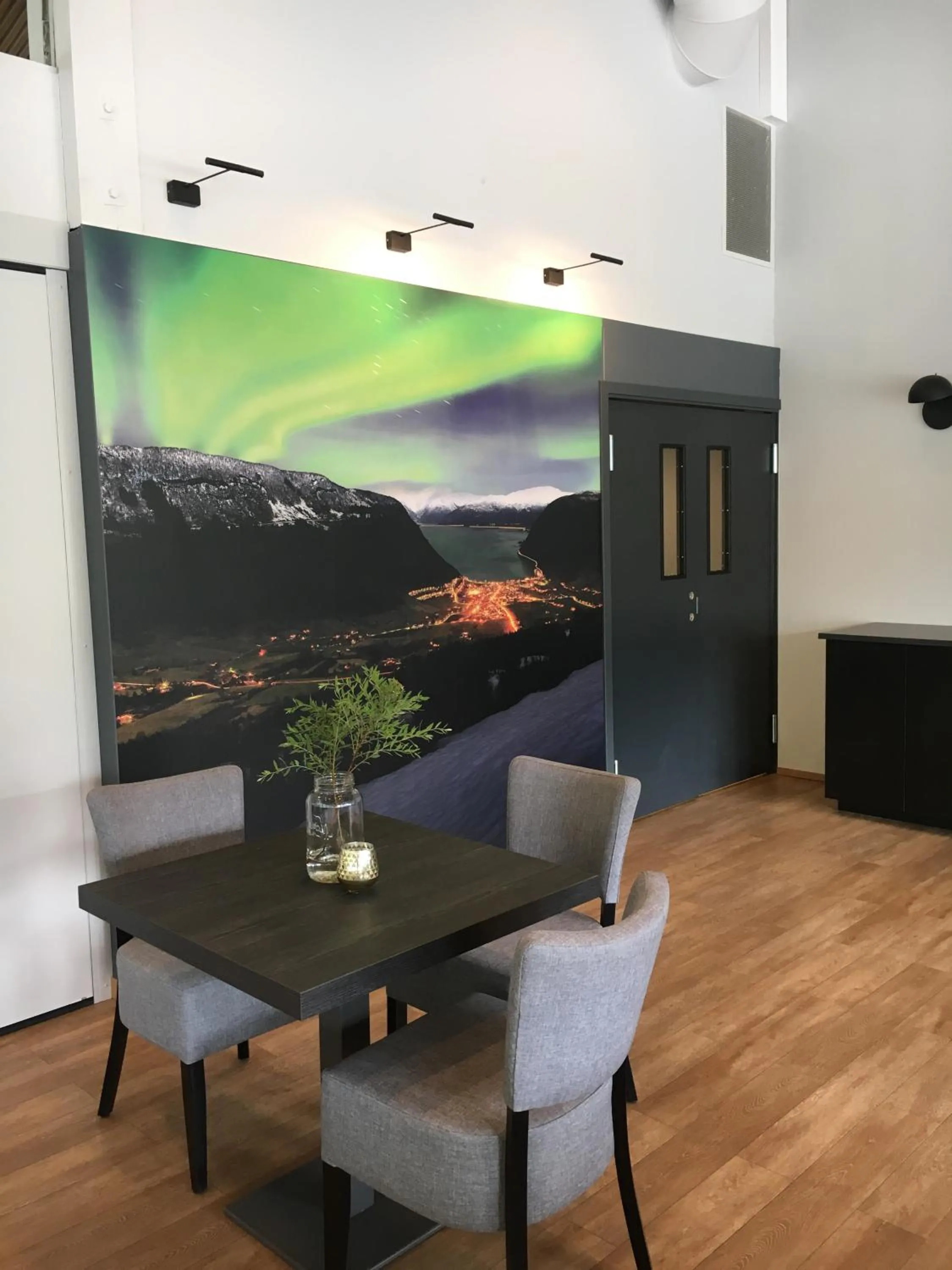 Restaurant/places to eat in Blix Hotel