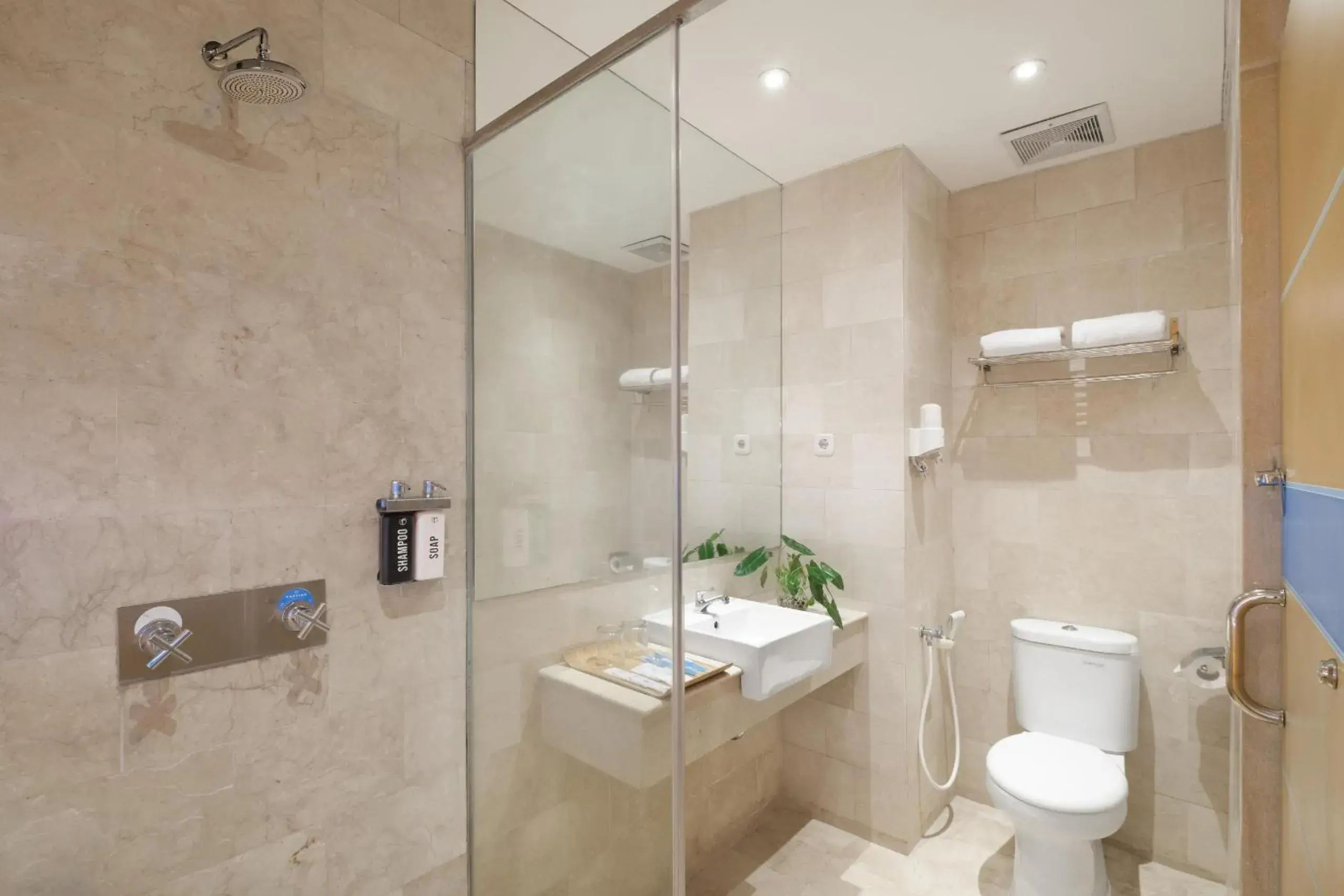 Deluxe Family Room in Grand Tebu Hotel Deluxe Family Room in Grand Tebu Hotel