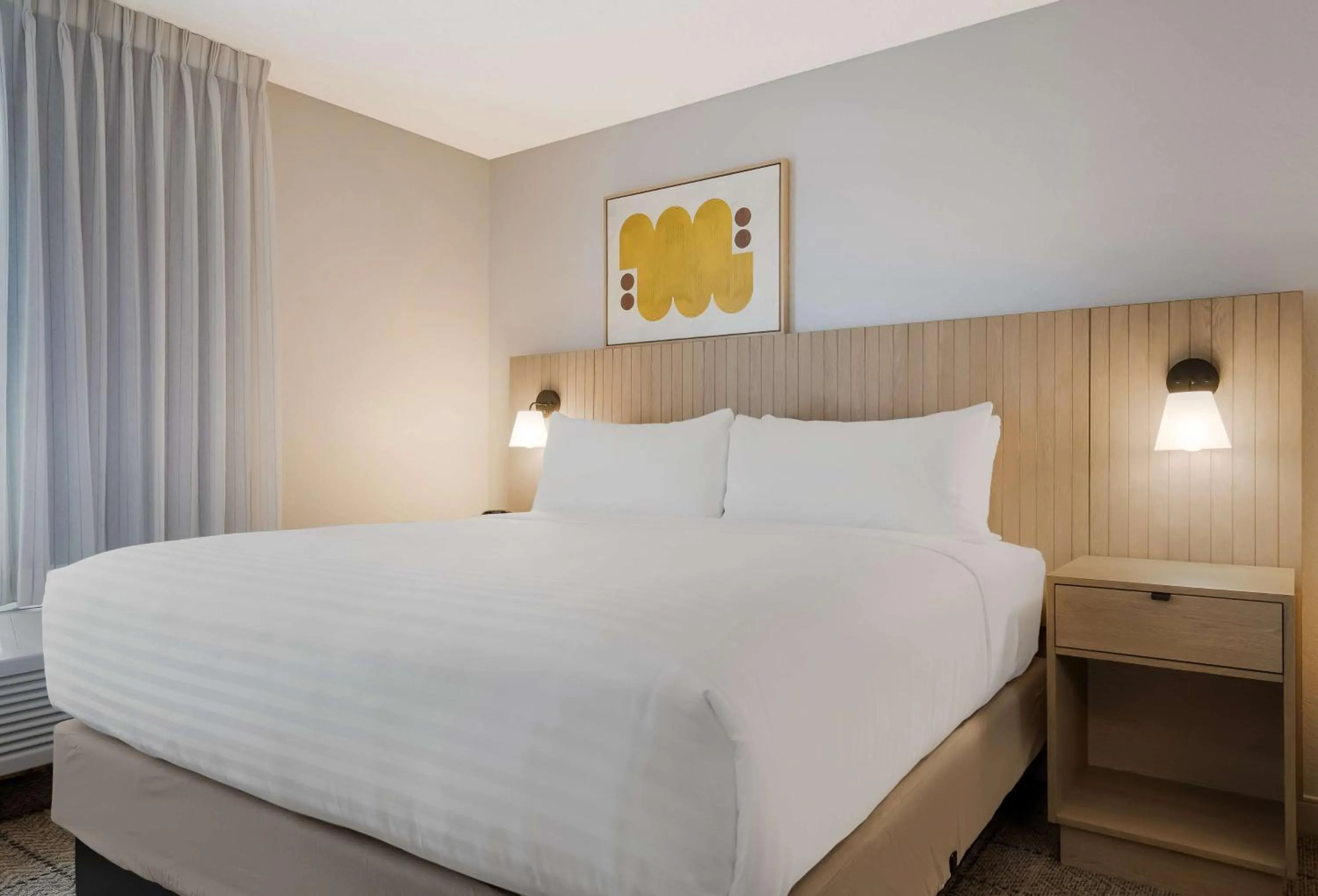 Photo of the whole room, Bed in Sonesta Simply Suites Irvine East Foothill