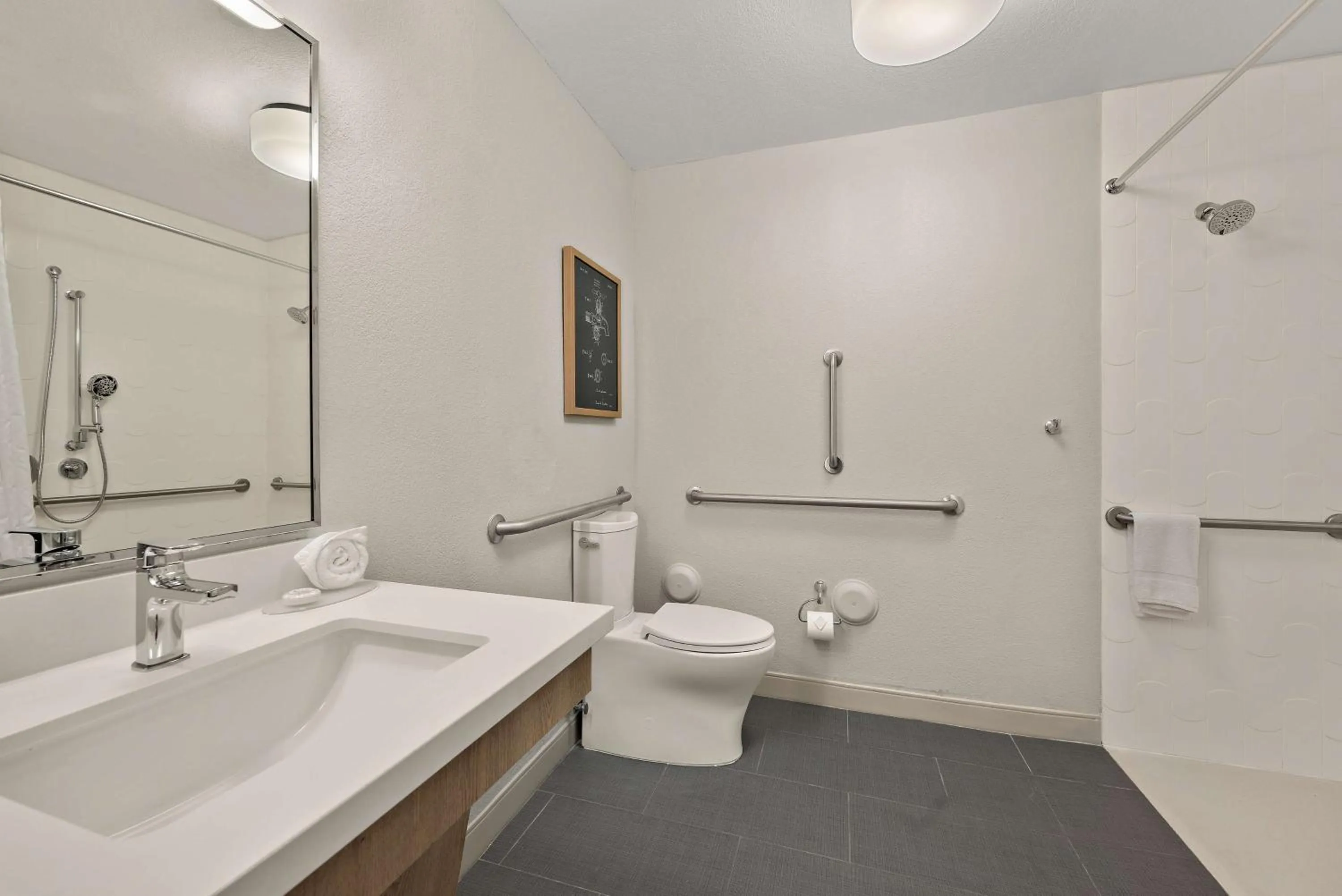 Bathroom in Sonesta Simply Suites Irvine East Foothill