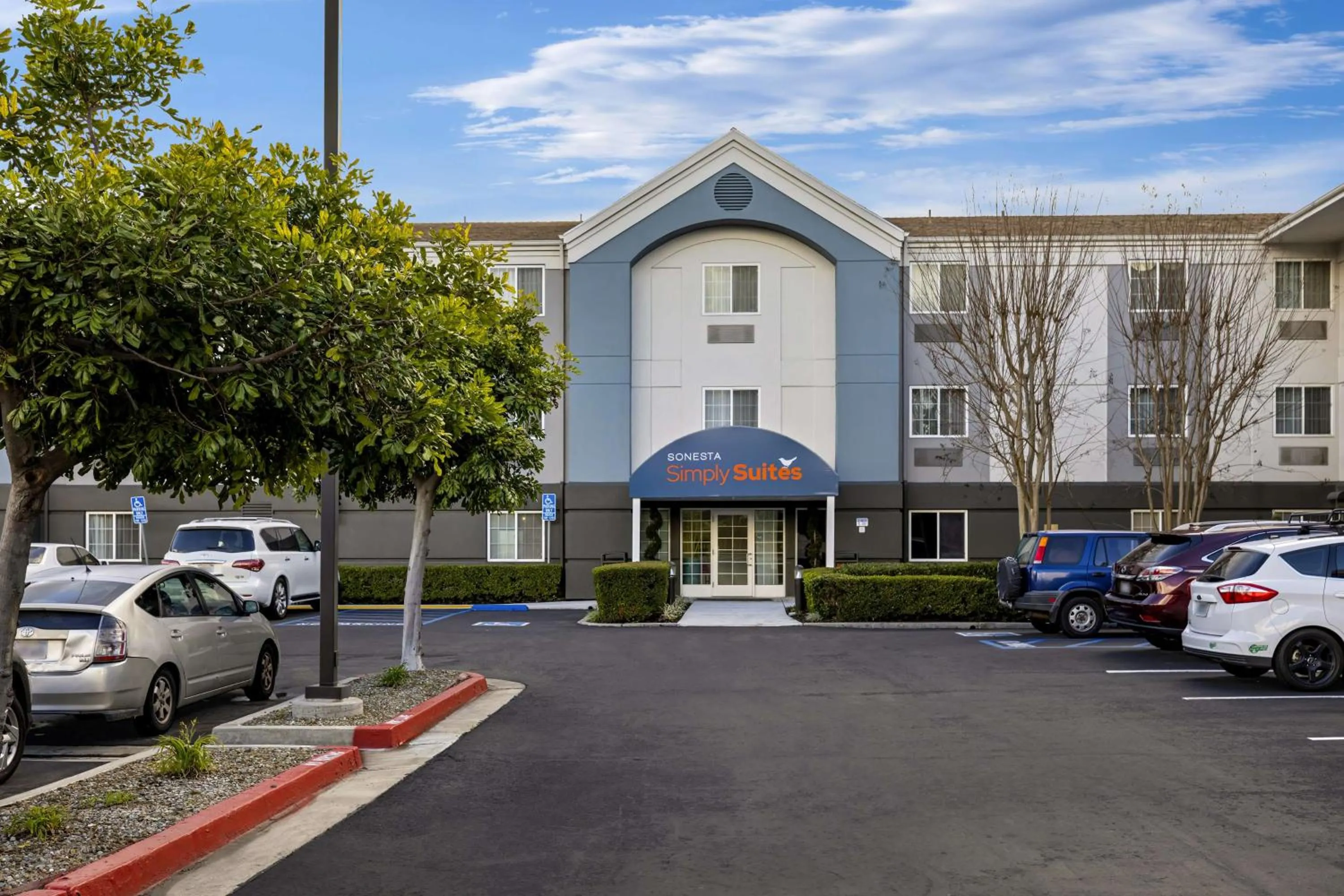 Property building in Sonesta Simply Suites Irvine East Foothill