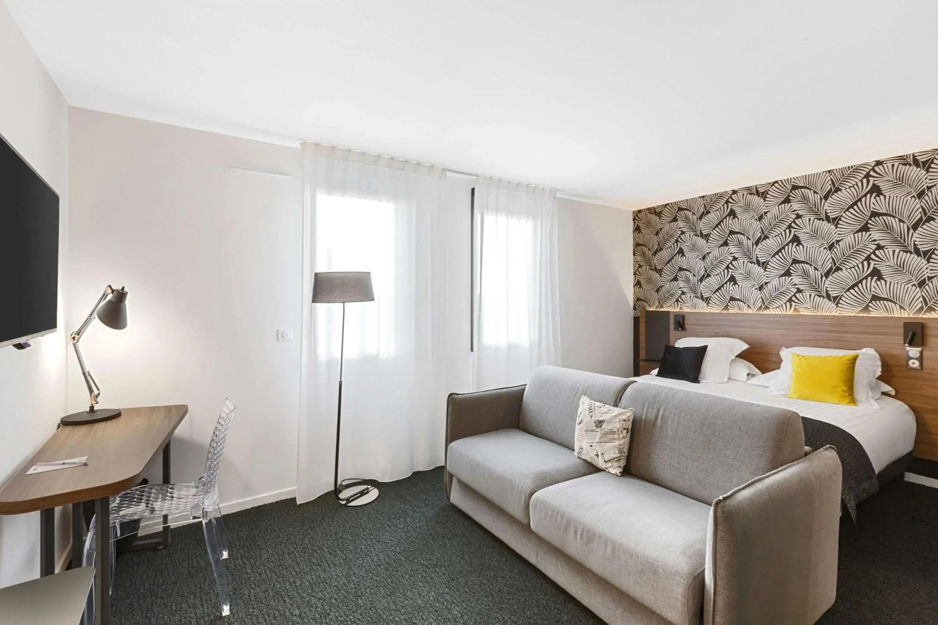 Family Queen Room with Sofa Bed - Non-Smoking in Best Western Plus Europe Hôtel Brest Family Queen Room with Sofa Bed - Non-Smoking in Best Western Plus Europe Hôtel Brest