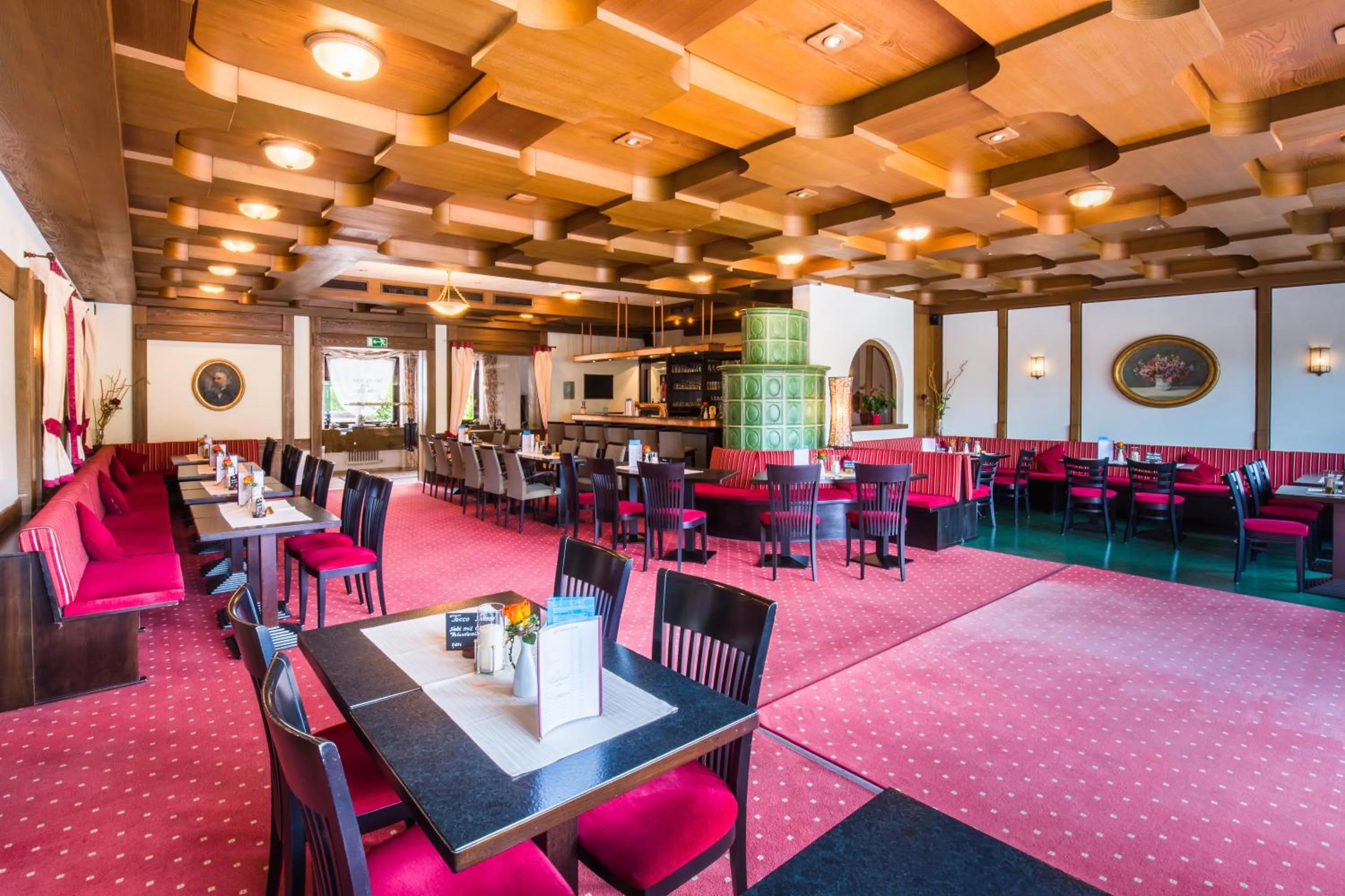 Lounge or bar in BSW Schwarzwaldhotel Baiersbronn