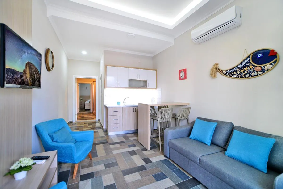 Communal lounge/ TV room in M Suite