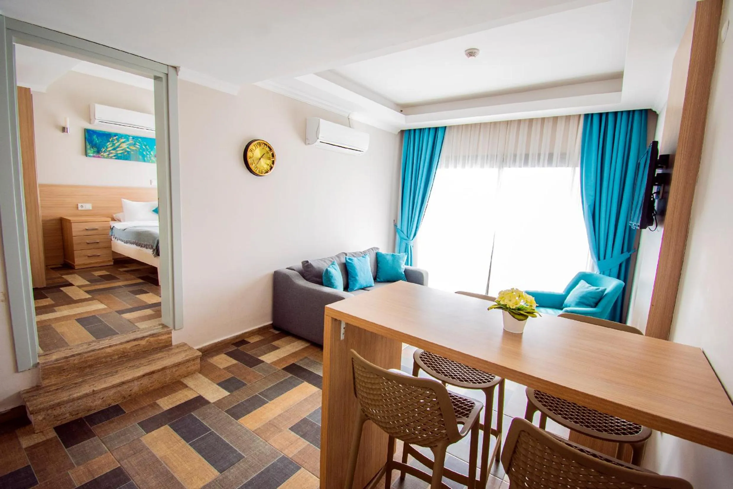 Photo of the whole room in M Suite