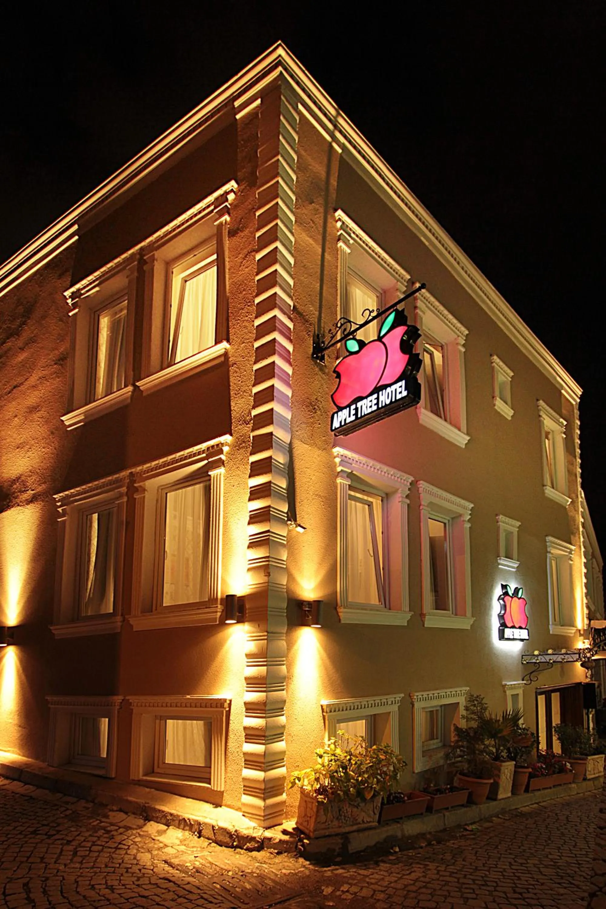 Facade/entrance in Apple Tree Hotel