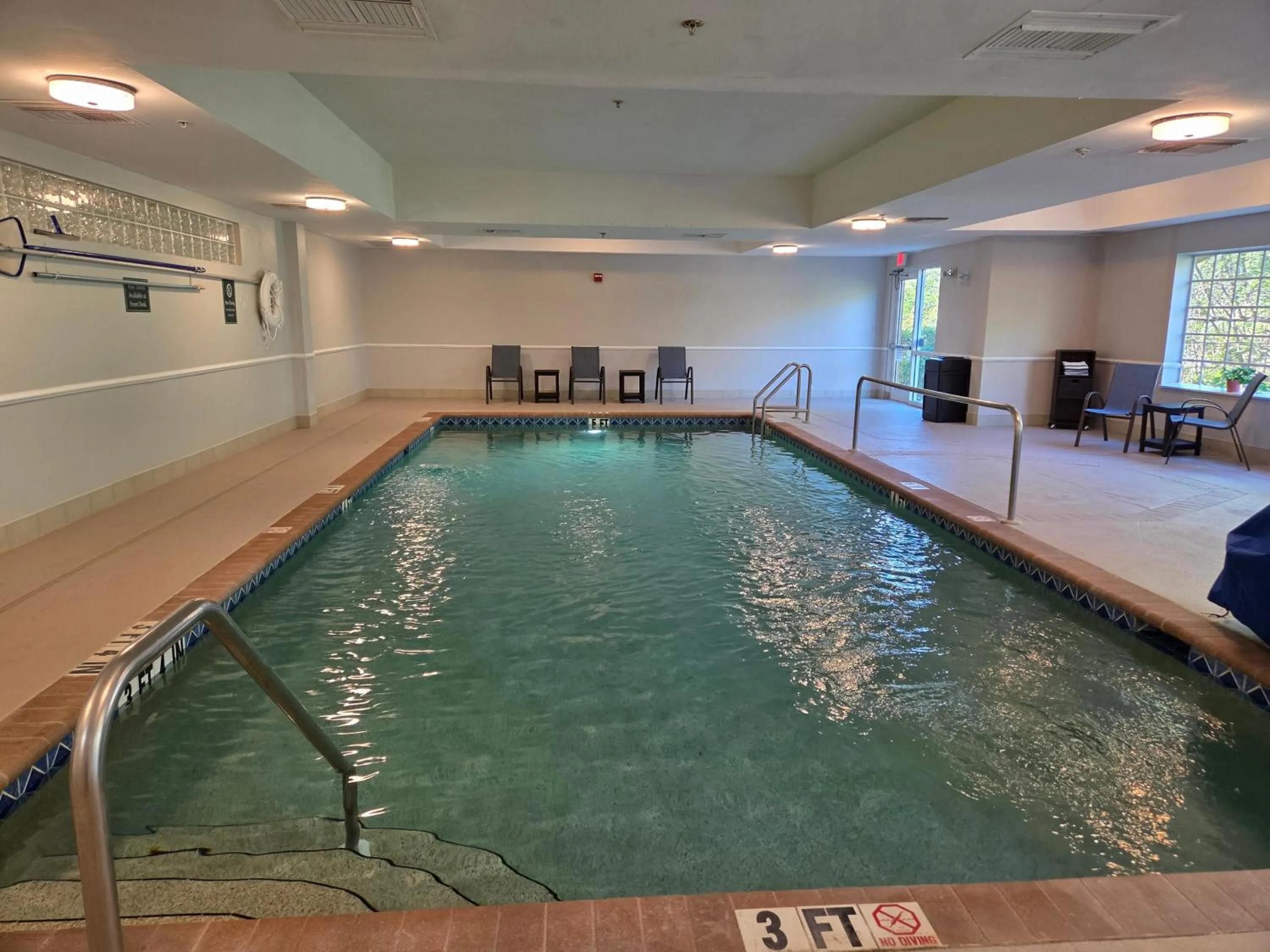 Swimming pool in La Quinta Inn and Suites Fort Myers I-75
