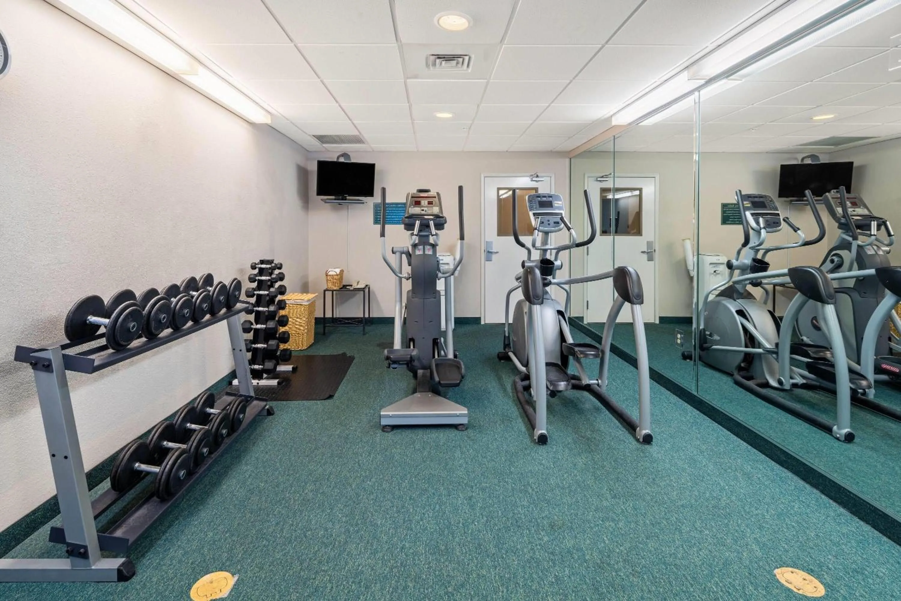Fitness centre/facilities in La Quinta Inn and Suites Fort Myers I-75