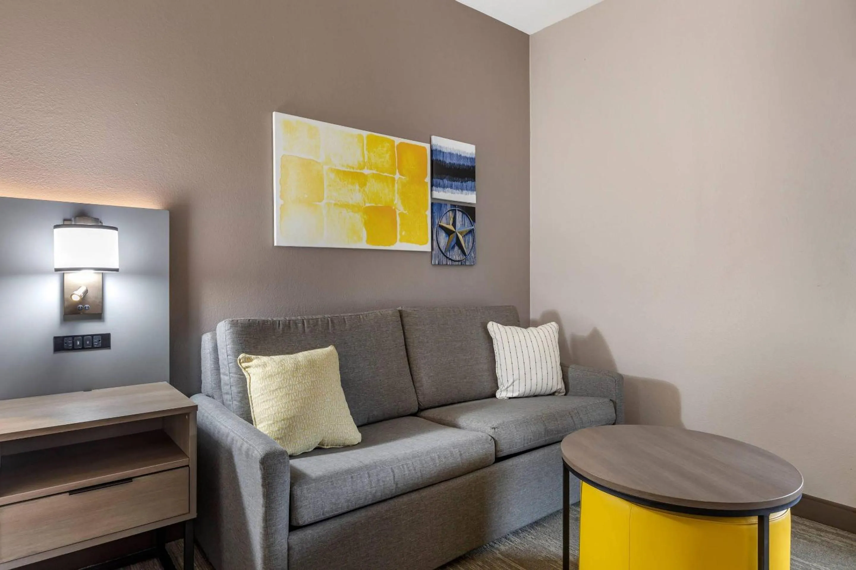 Bedroom in Comfort Inn - Weatherford