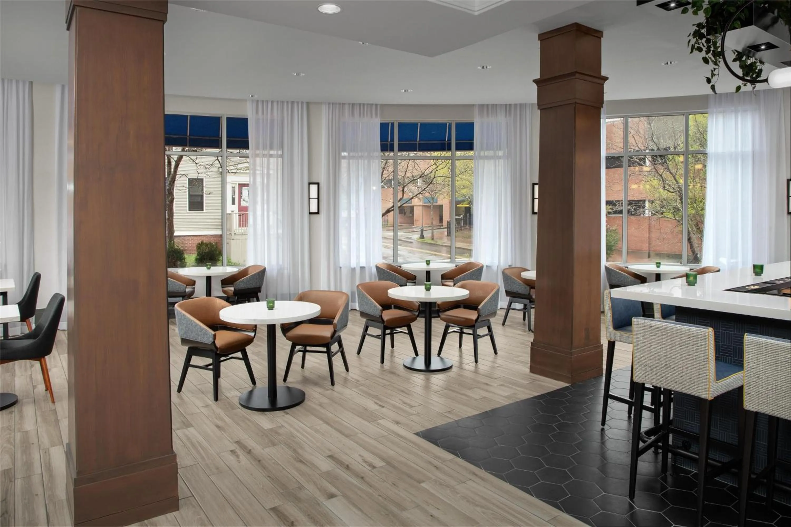 Lounge or bar in Hilton Garden Inn Portsmouth Downtown