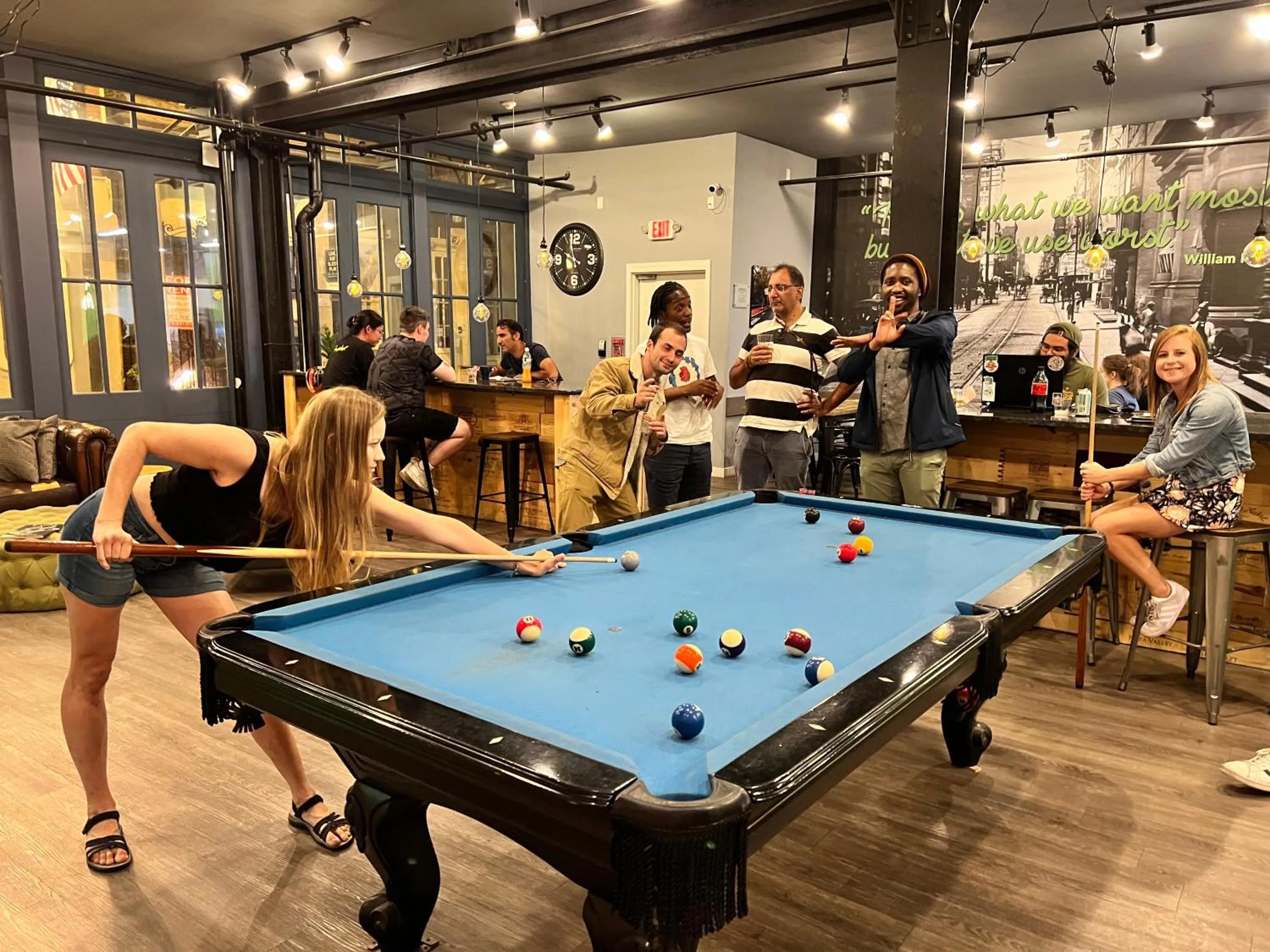 Billiard in Apple Hostels of Philadelphia