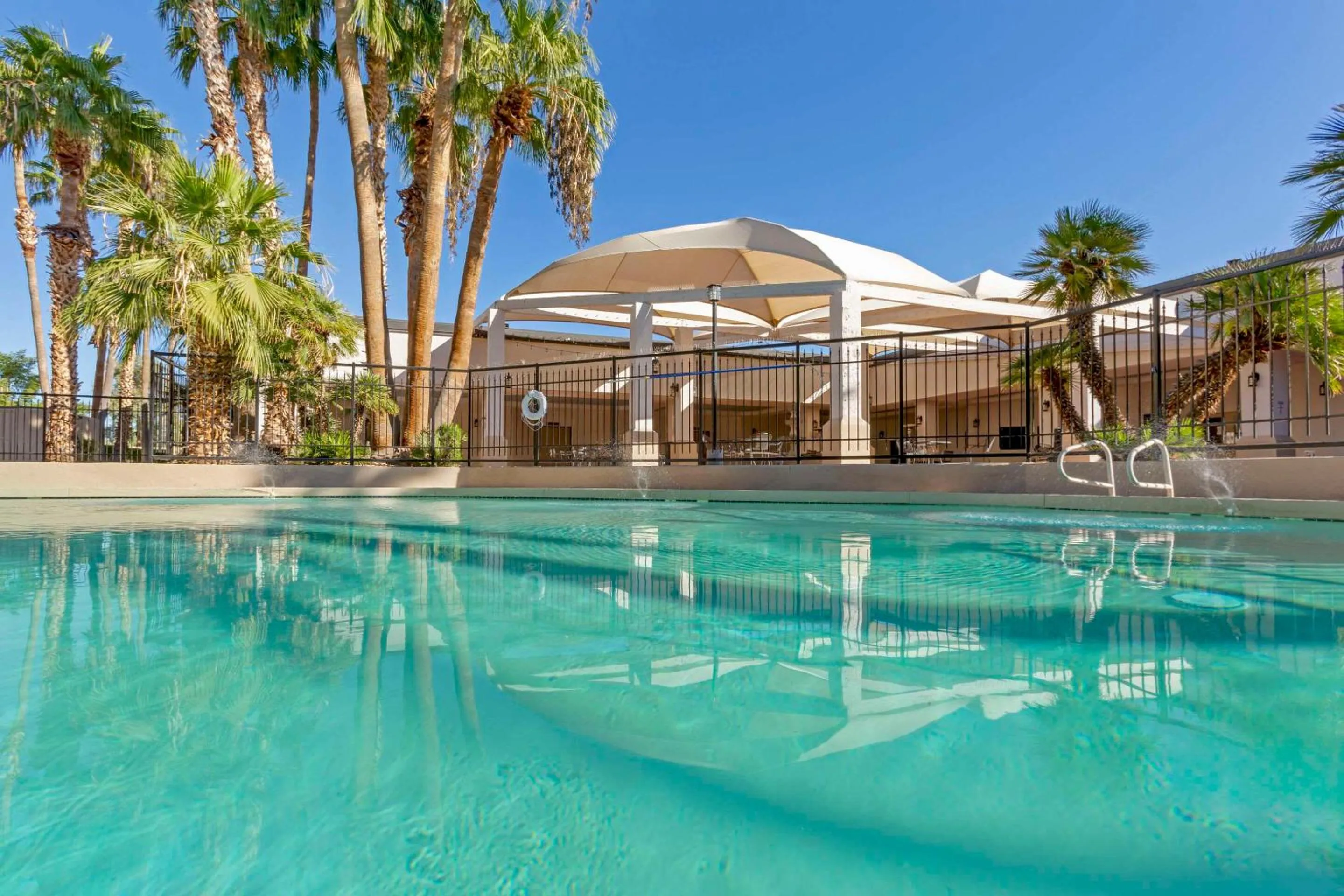 Swimming pool in Radisson Hotel Casa Grande