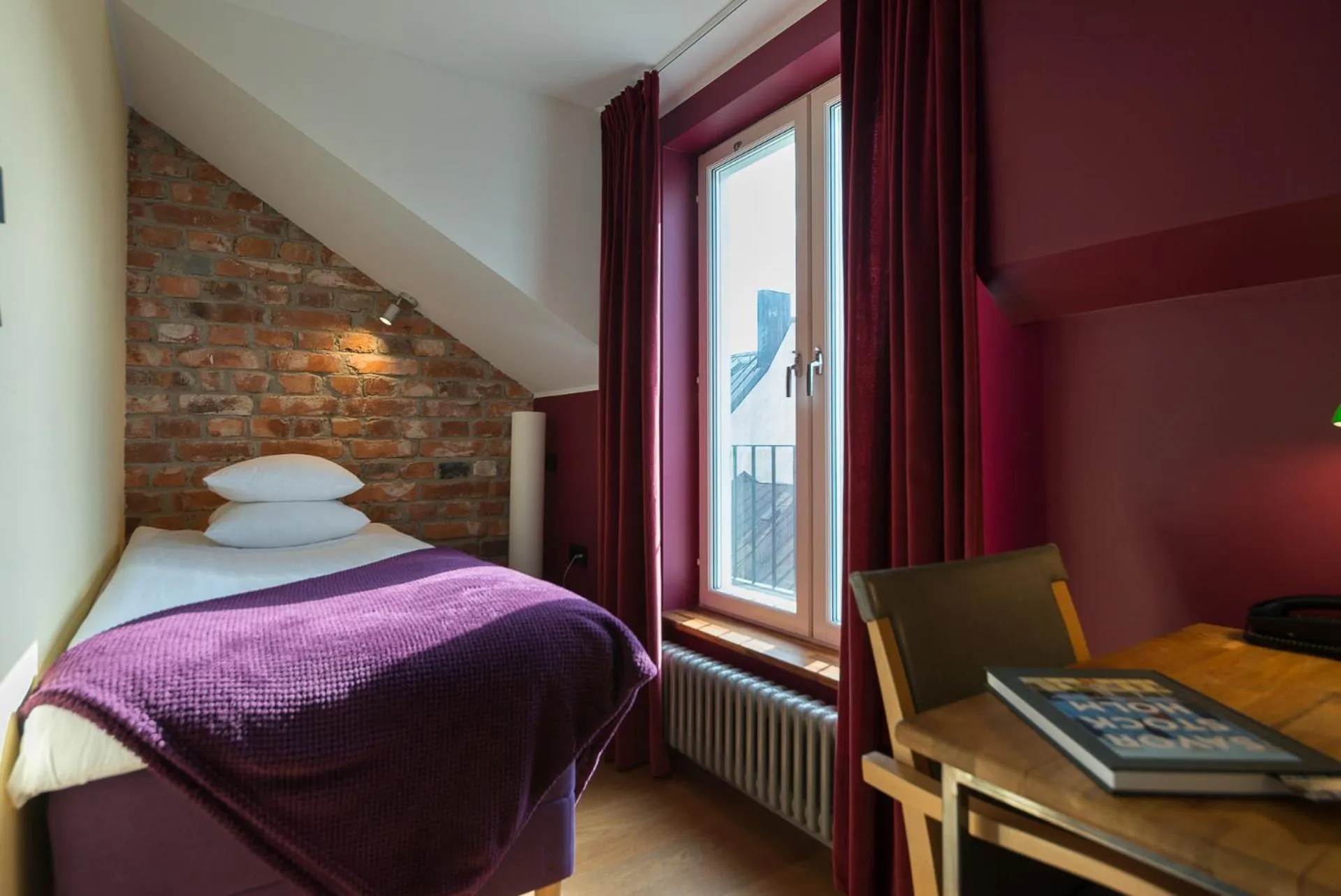 Bedroom, Bed in Hellstens Glashus