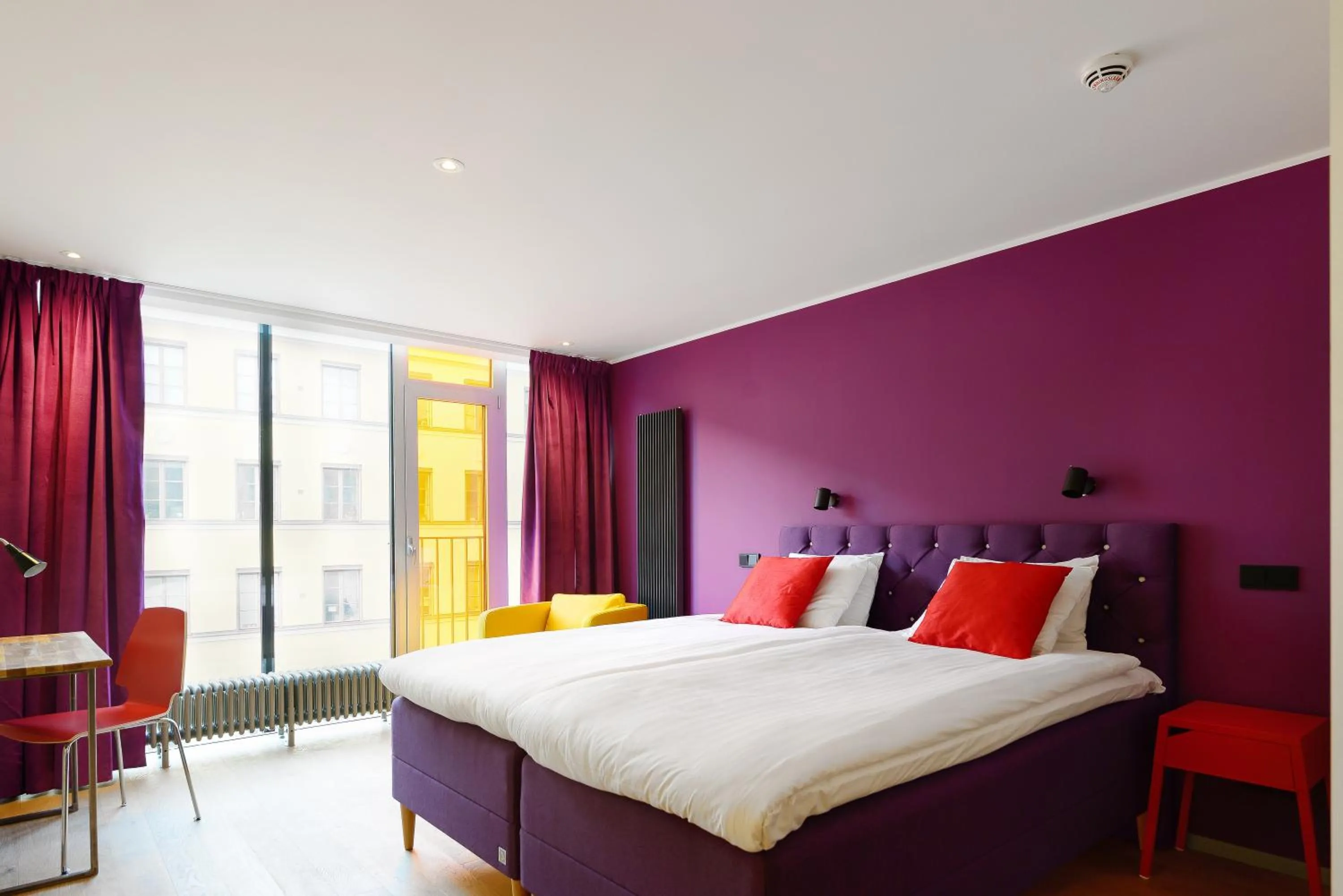 Bedroom, Bed in Hellstens Glashus