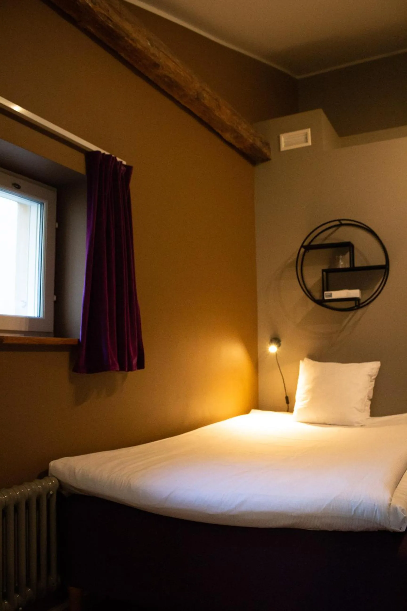 Property building, Bed in Hellstens Glashus