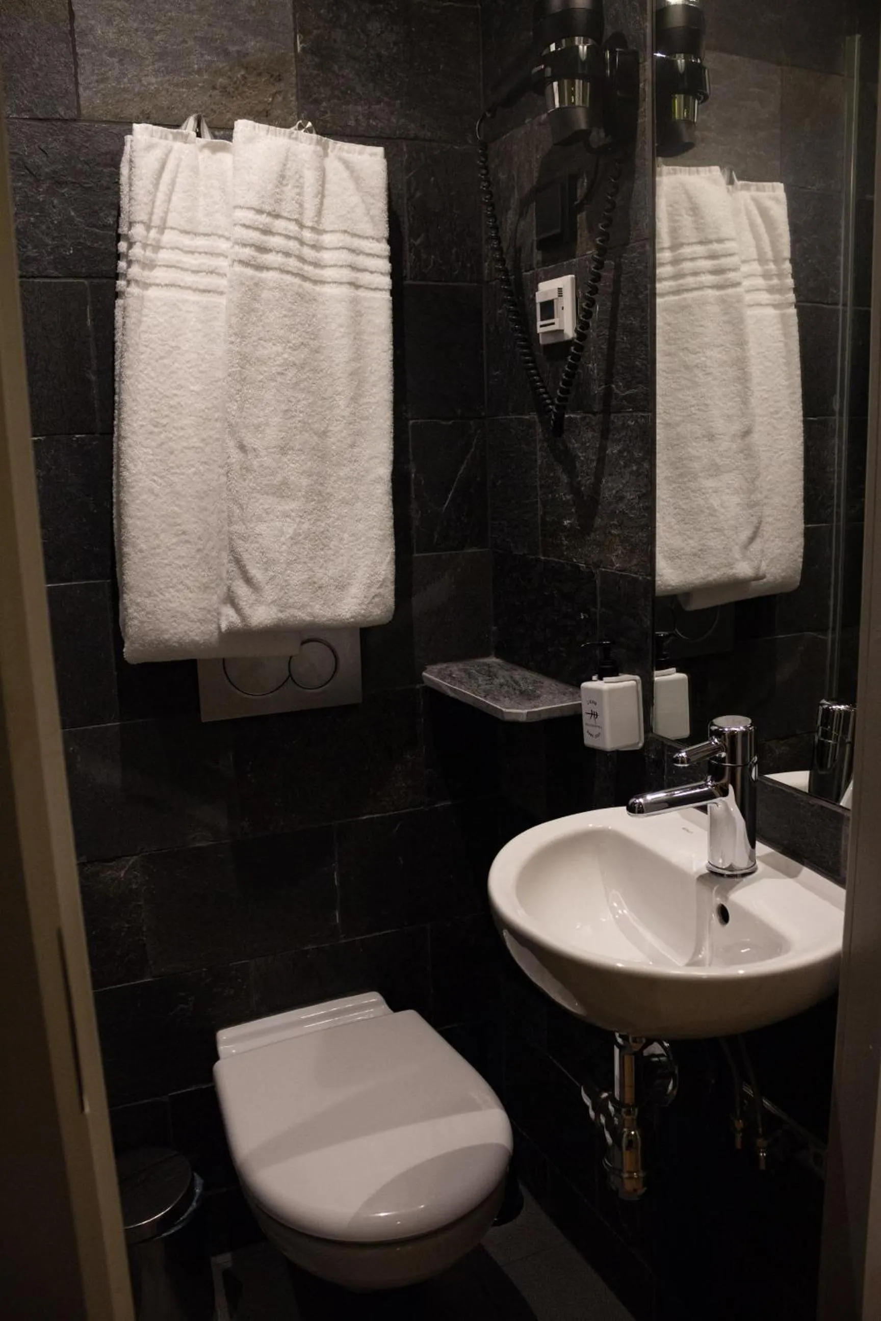 Property building in Hellstens Glashus