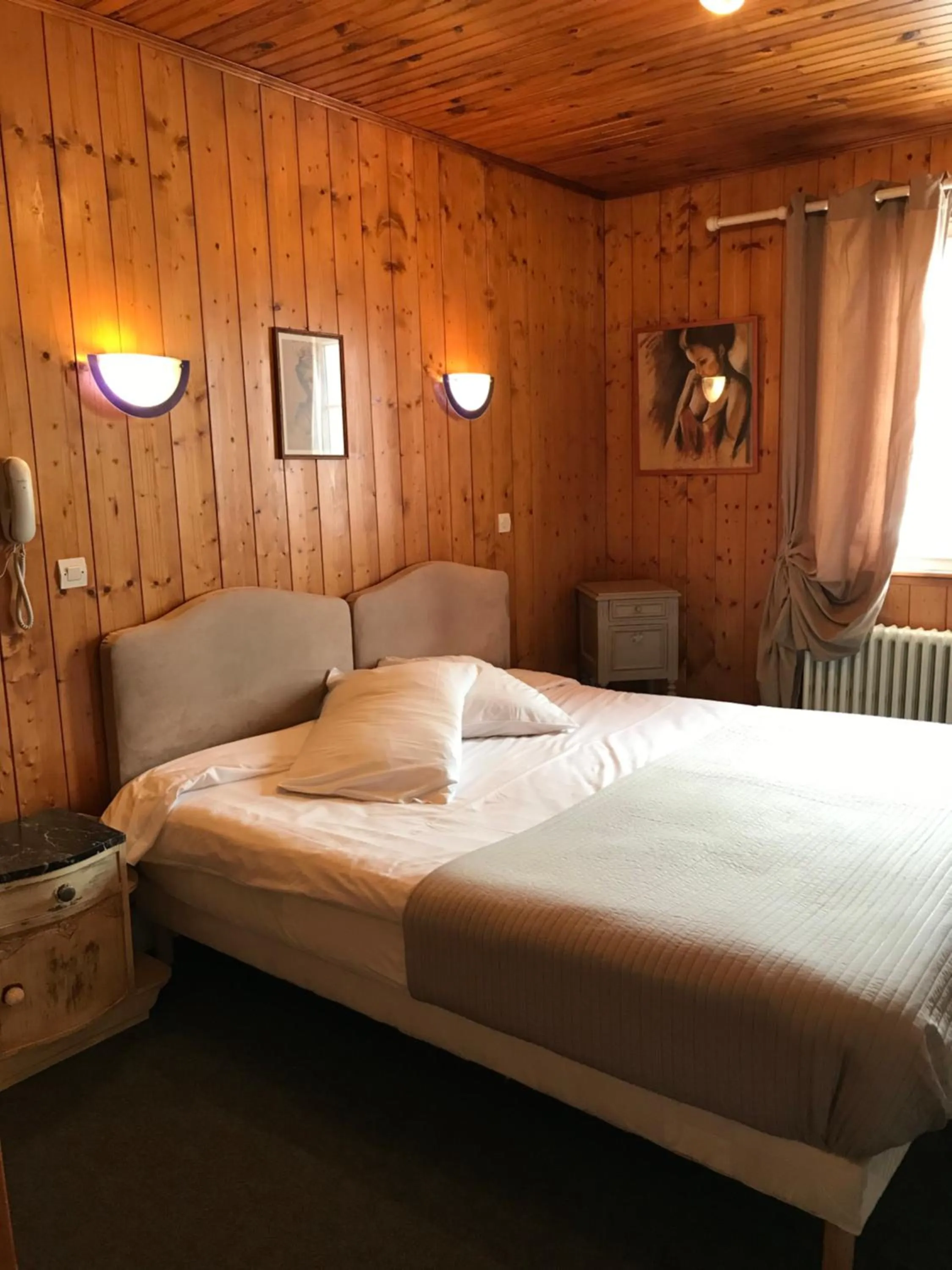 Photo of the whole room, Bed in Hôtel La Vallée