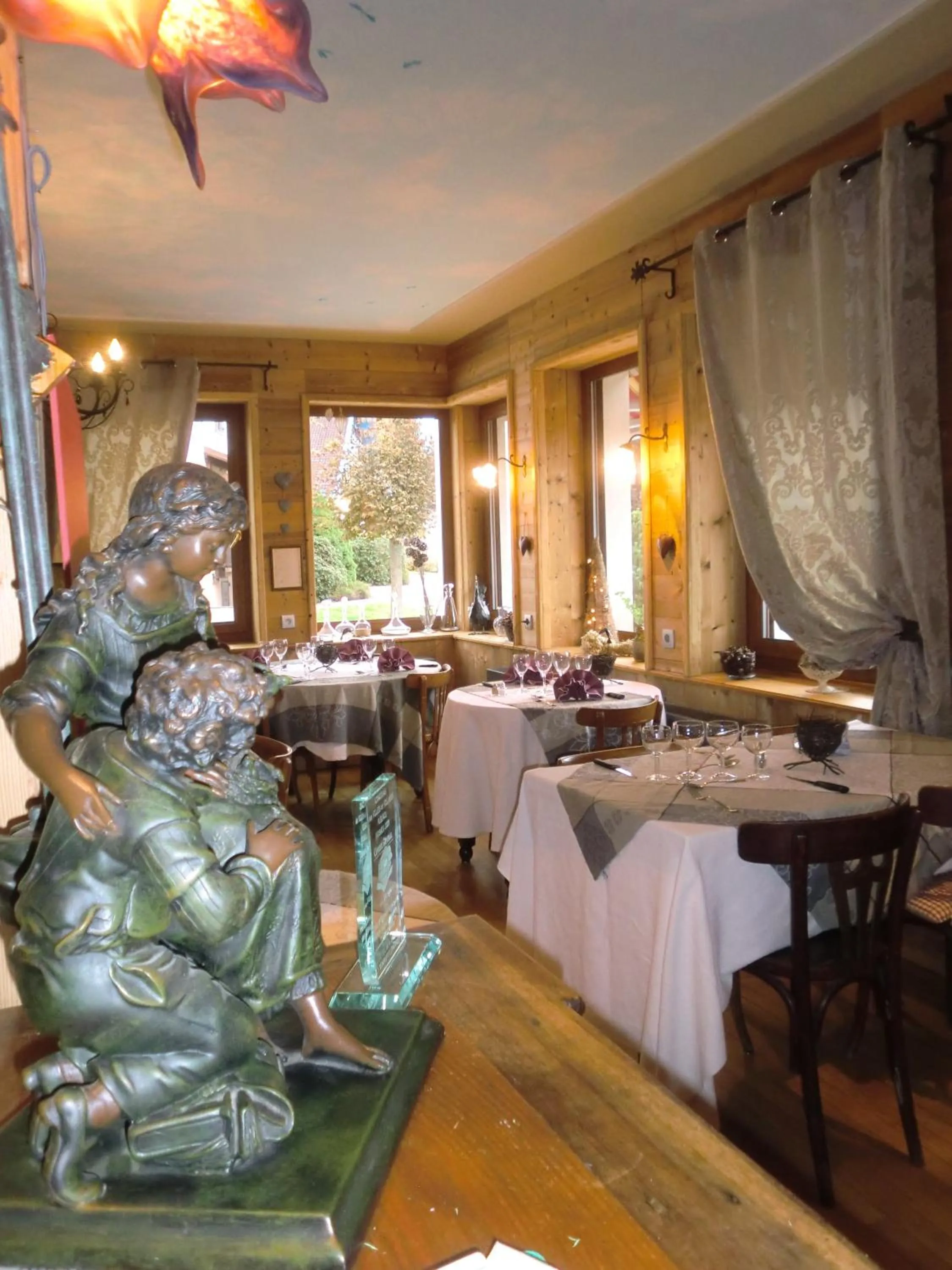 Restaurant/places to eat in Hôtel La Vallée