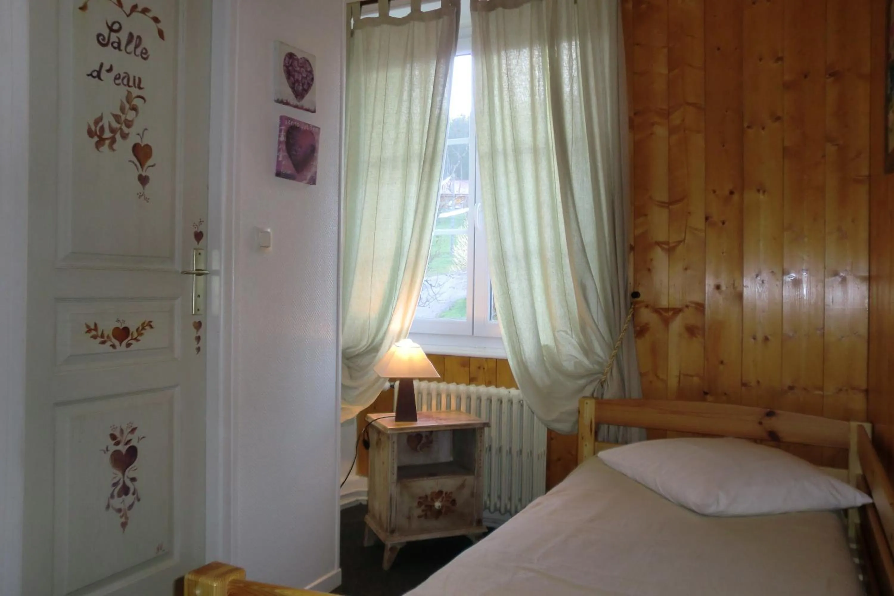 Bedroom, Bed in Hôtel La Vallée