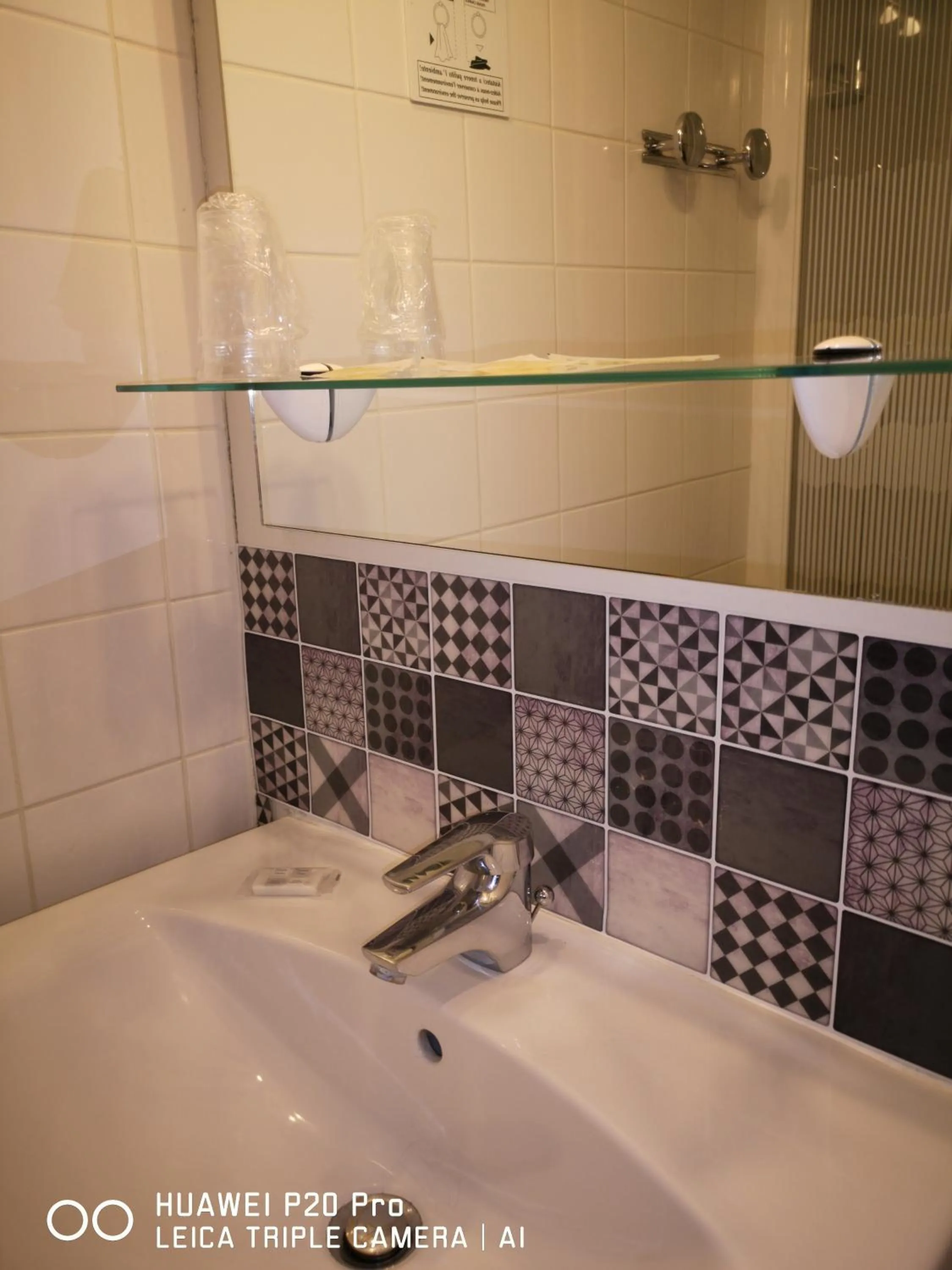 Bathroom in Hôtel Trianon Tours