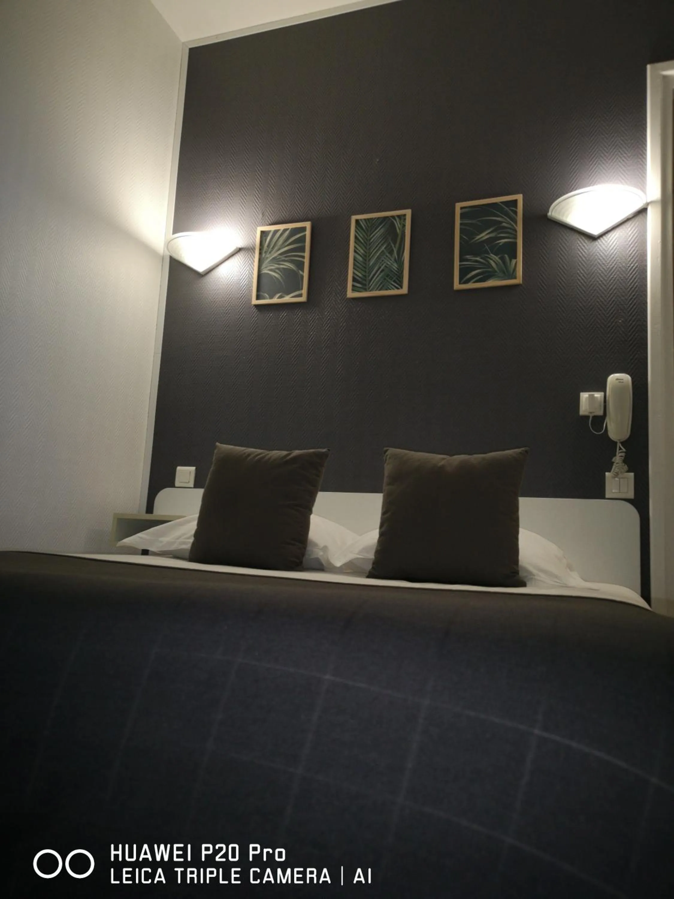 Bed in Hôtel Trianon Tours